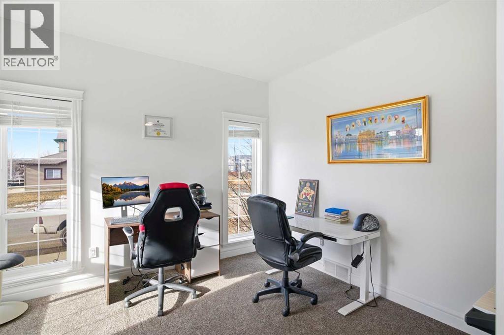 712 Luxstone Landing Sw, Airdrie, Alberta  T4B 3L1 - Photo 9 - A2286053