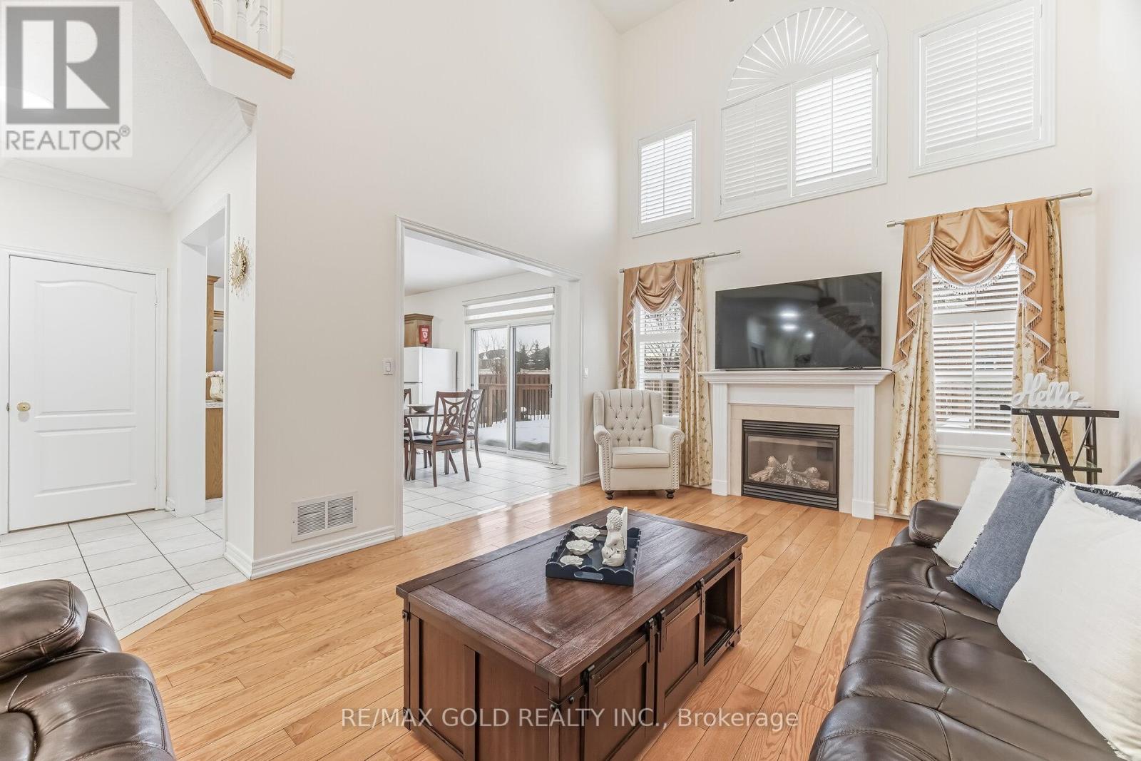 4 Plateau Drive, Brampton, Ontario  L6R 3G5 - Photo 5 - W12774054