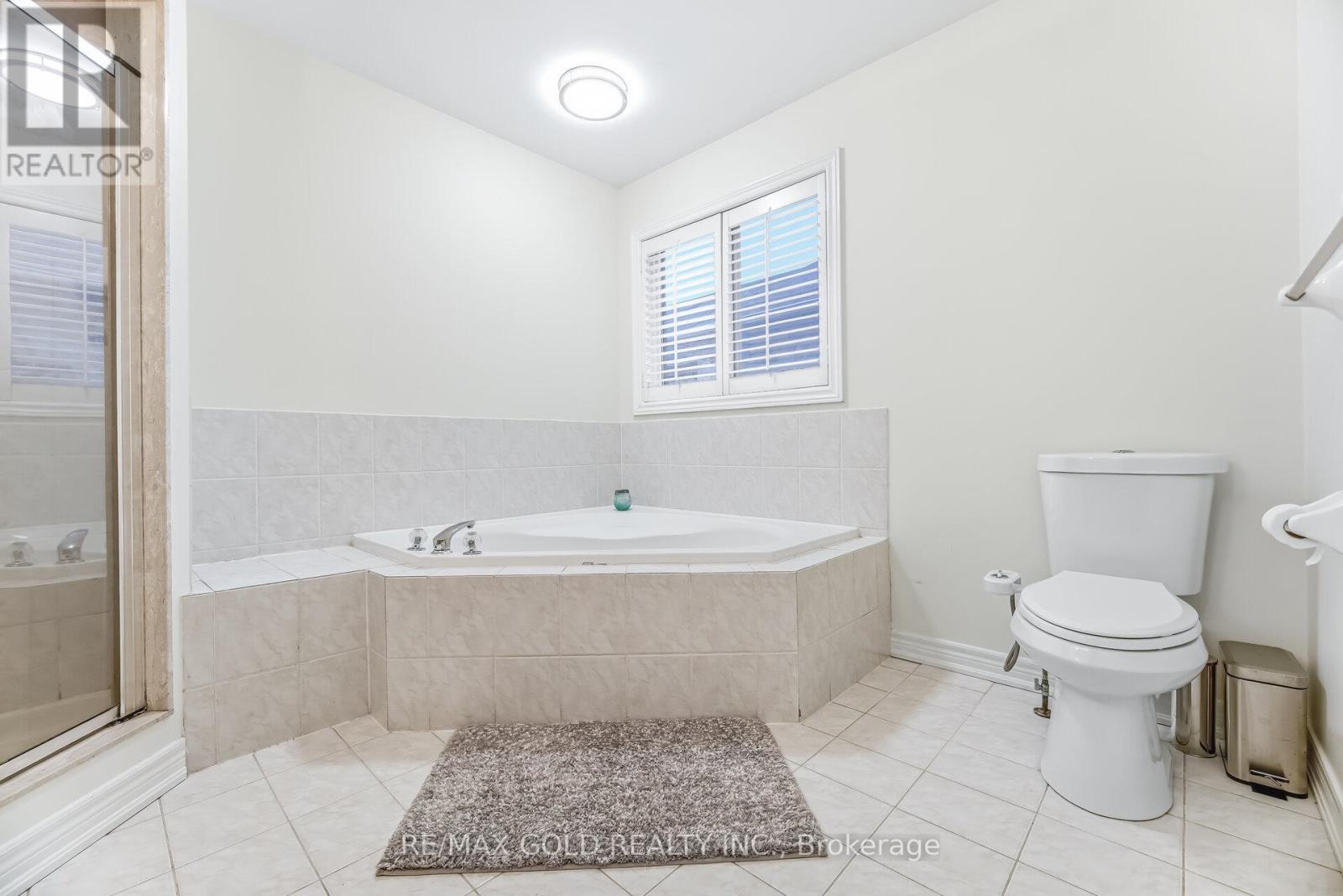 4 Plateau Drive, Brampton, Ontario  L6R 3G5 - Photo 13 - W12774054