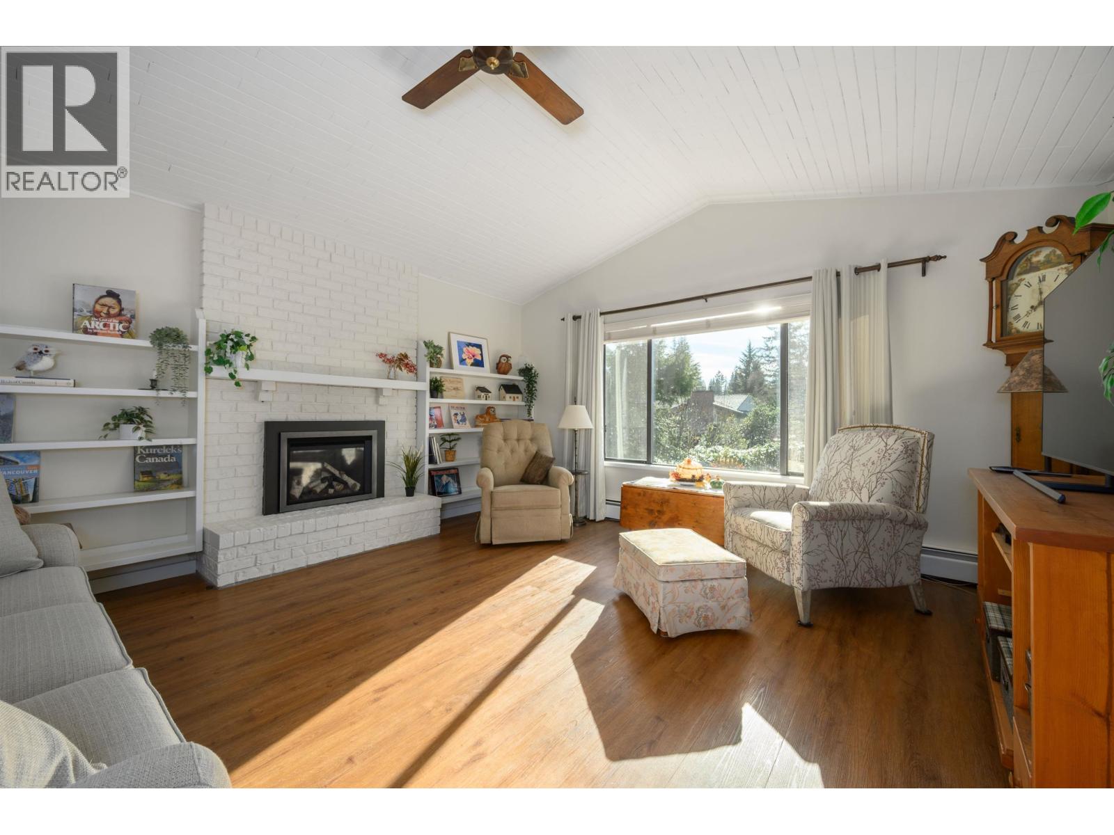 1720 Scott Road, North Vancouver, British Columbia  V7J 3J5 - Photo 2 - R3090318