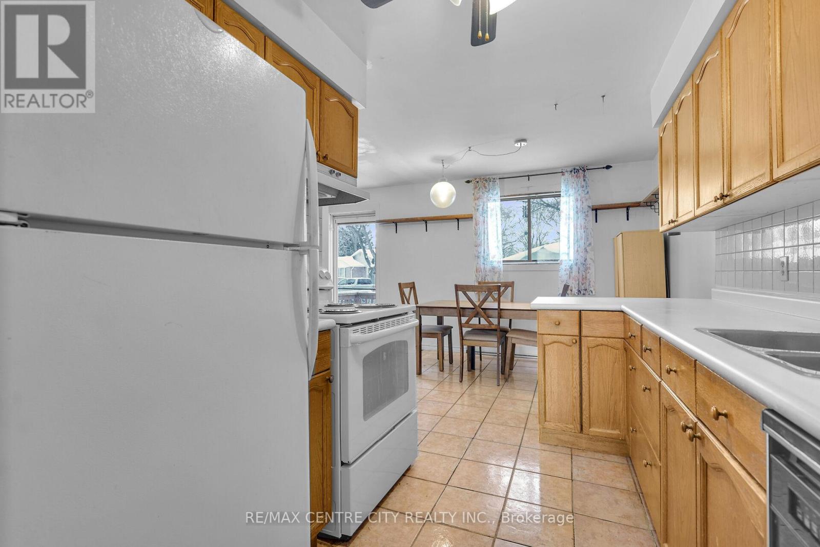 55 Mohegan Crescent, London East, Ontario  N5V 2X7 - Photo 9 - X12794758