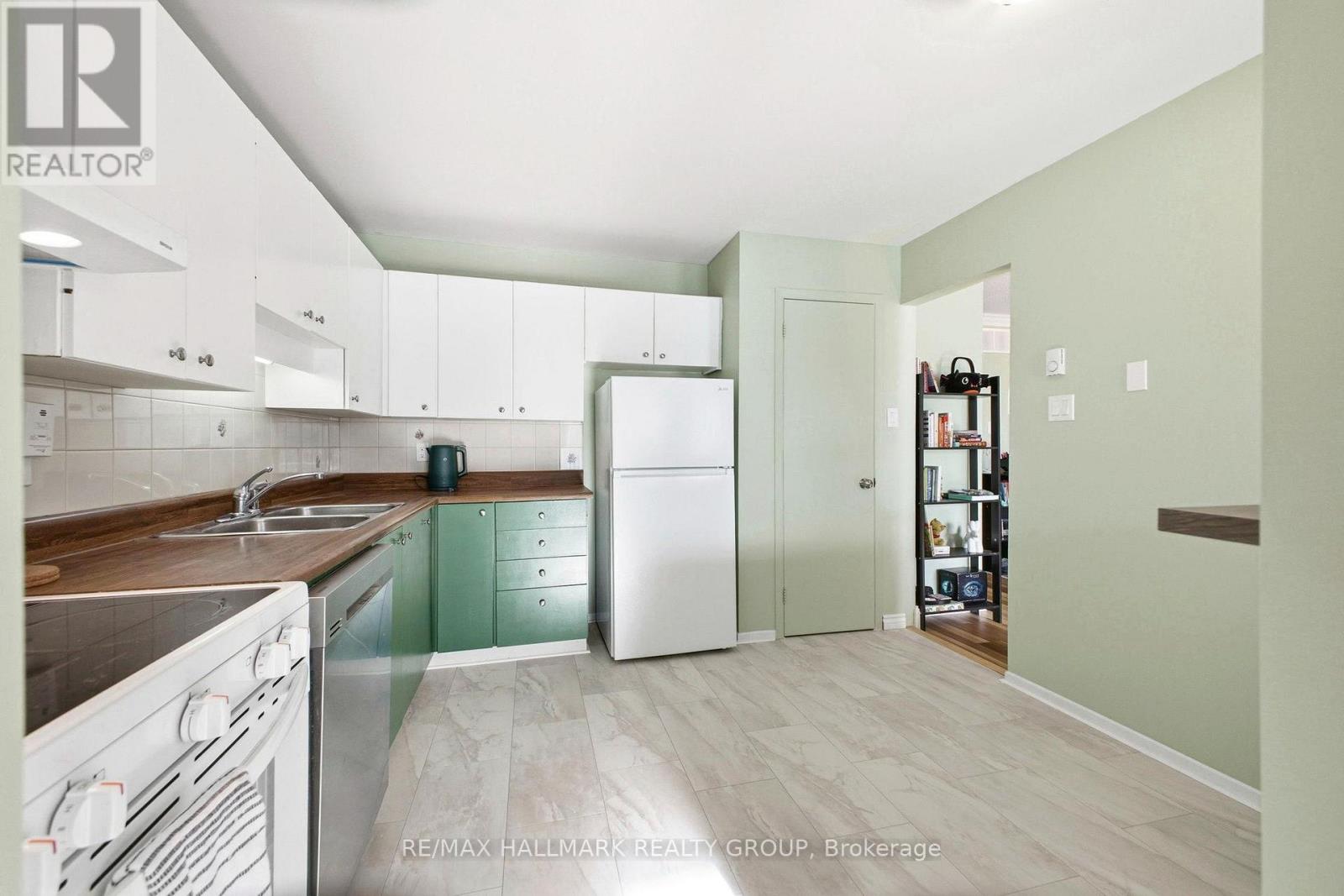 D - 39 Stonehaven Drive, Ottawa, Ontario  K2M 1E3 - Photo 15 - X12794802