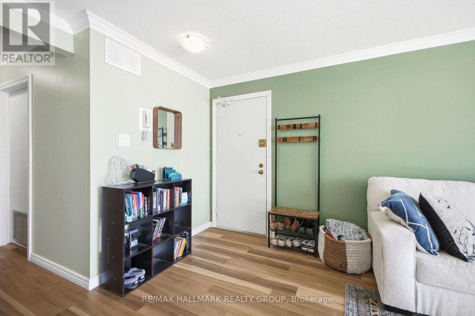 D - 39 Stonehaven Drive, Ottawa, Ontario  K2M 1E3 - Photo 5 - X12794802