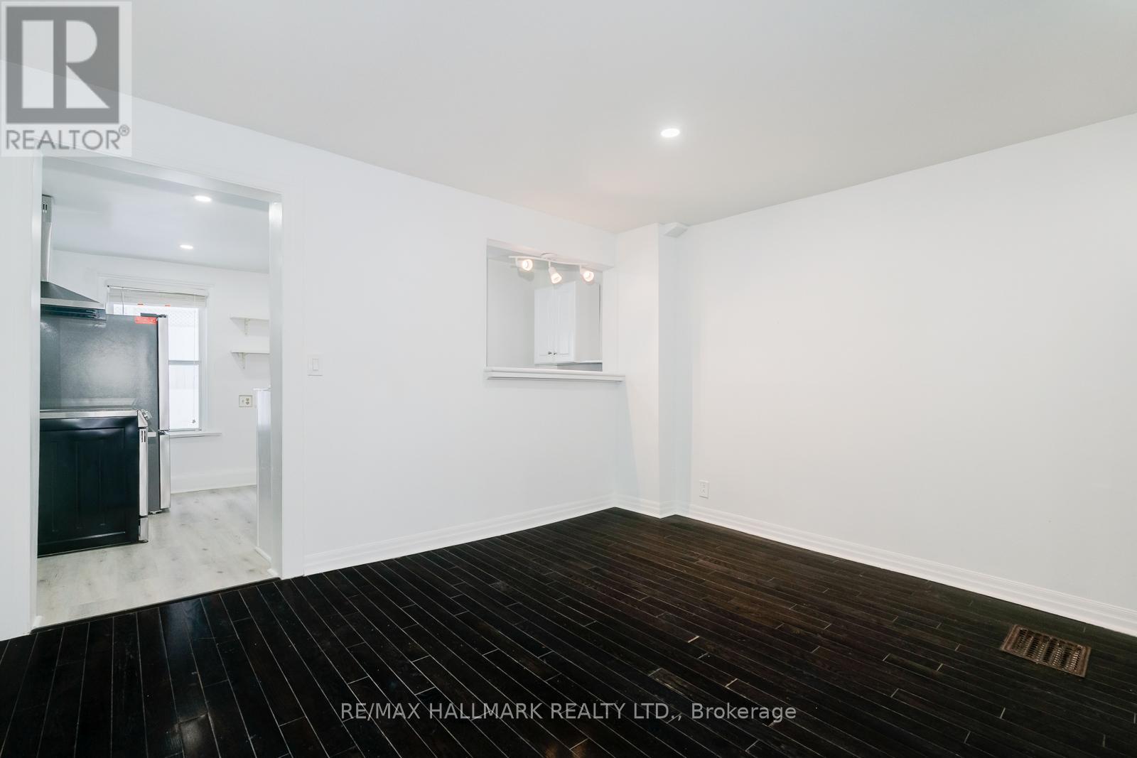 106 Willow Avenue, Toronto, Ontario  M4E 3K3 - Photo 8 - E12676532