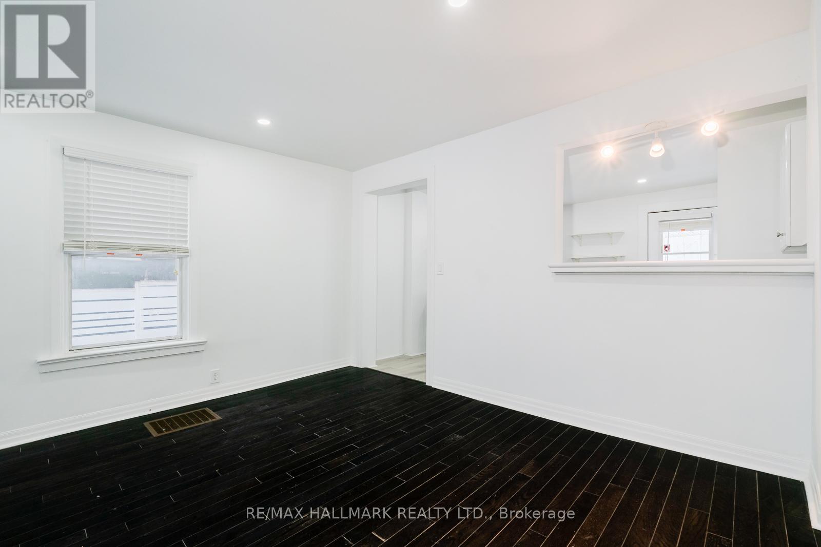 106 Willow Avenue, Toronto, Ontario  M4E 3K3 - Photo 9 - E12676532