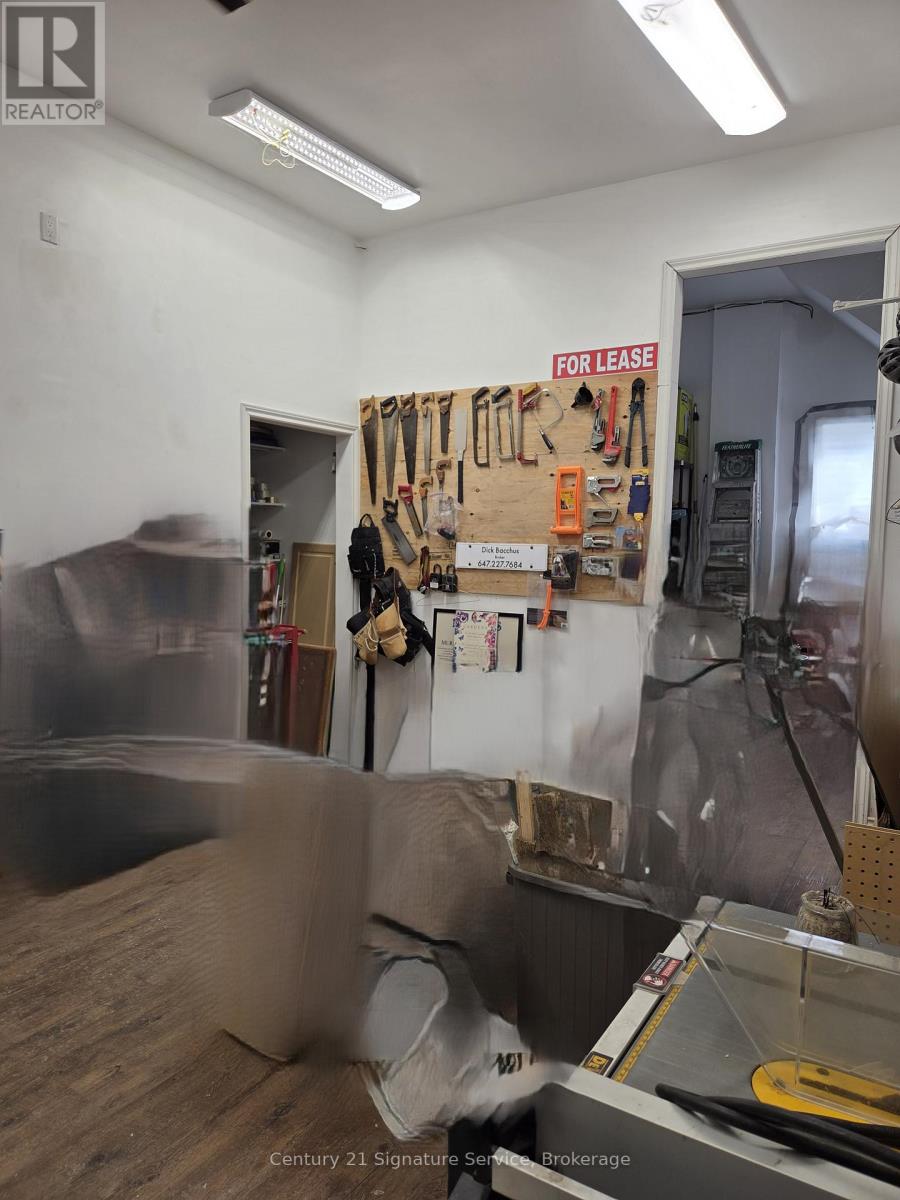 Main Flr - 1060 Old Derry Road, Mississauga, Ontario  L5W 1A1 - Photo 15 - W12780852