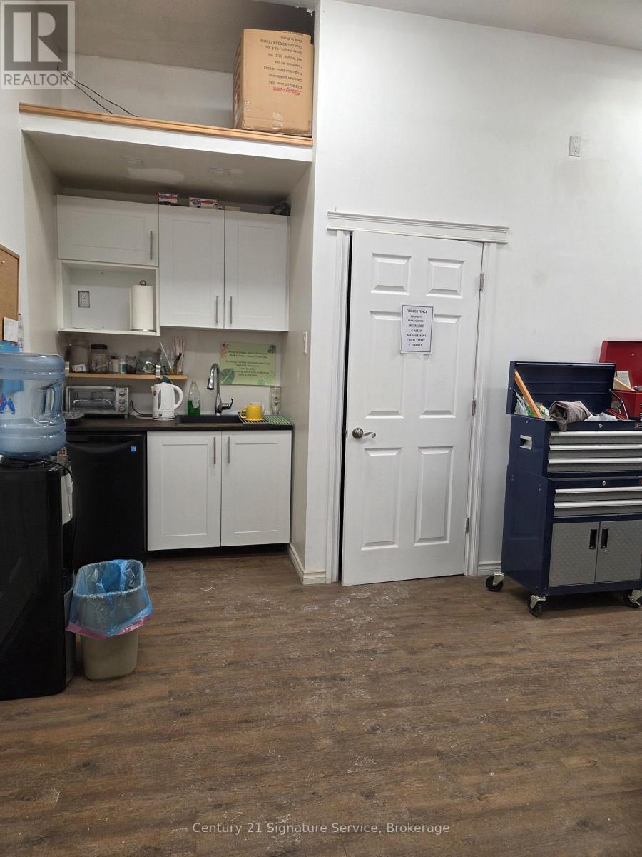 Main Flr - 1060 Old Derry Road, Mississauga, Ontario  L5W 1A1 - Photo 16 - W12780852