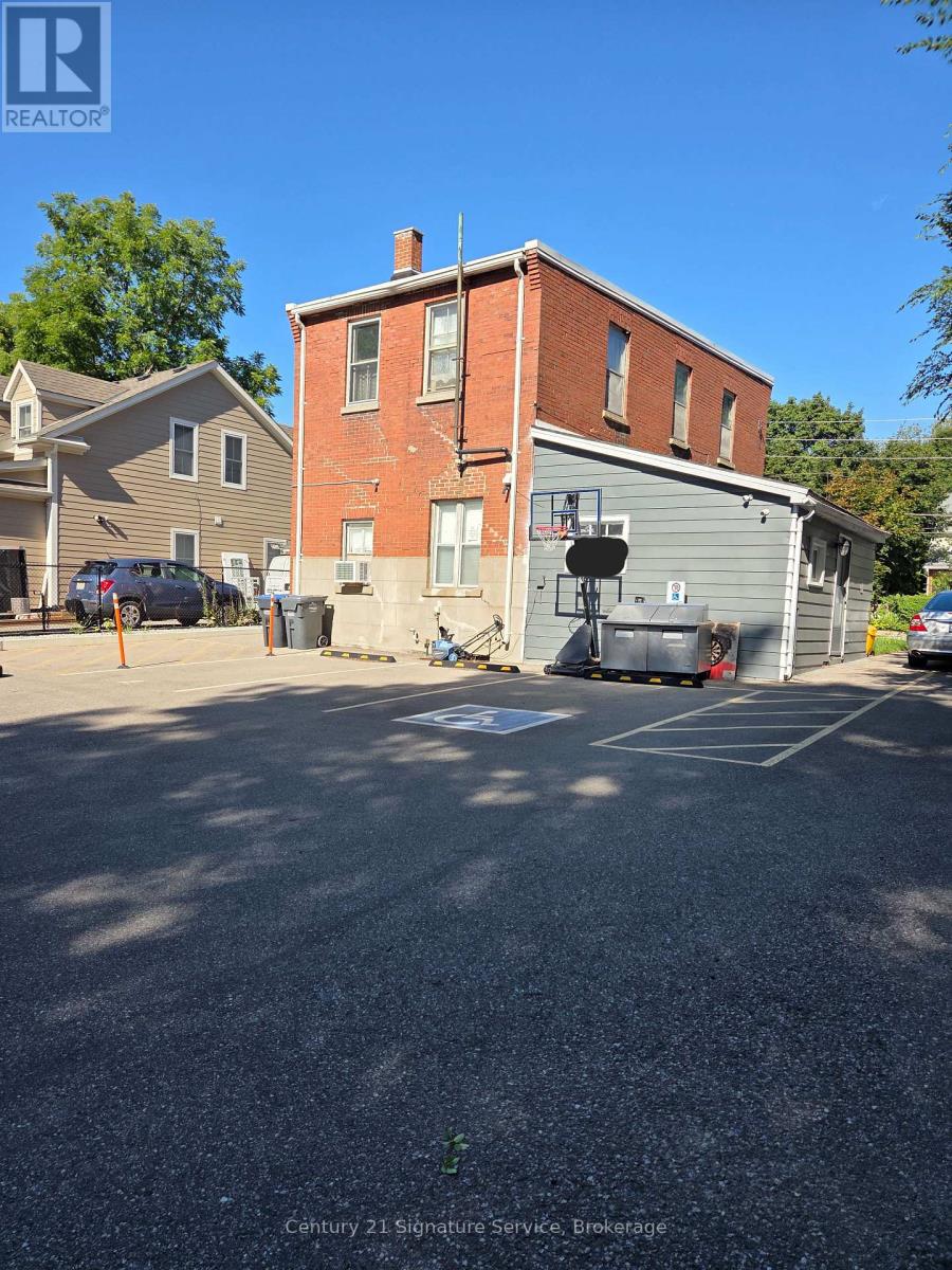 Main Flr - 1060 Old Derry Road, Mississauga, Ontario  L5W 1A1 - Photo 17 - W12780852