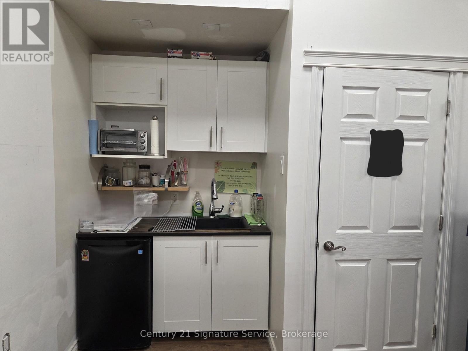 Main Flr - 1060 Old Derry Road, Mississauga, Ontario  L5W 1A1 - Photo 10 - W12780852