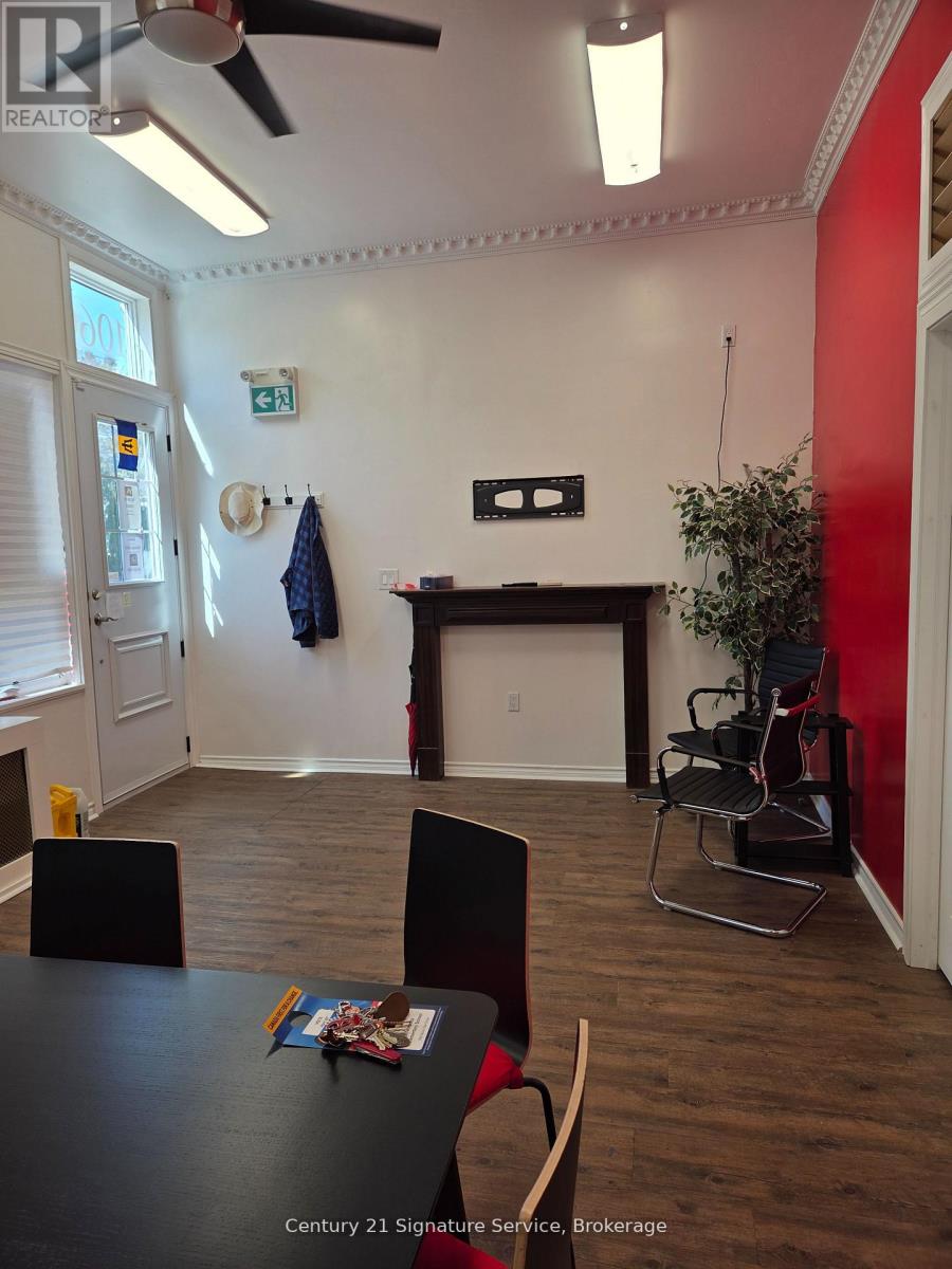 Main Flr - 1060 Old Derry Road, Mississauga, Ontario  L5W 1A1 - Photo 4 - W12780852