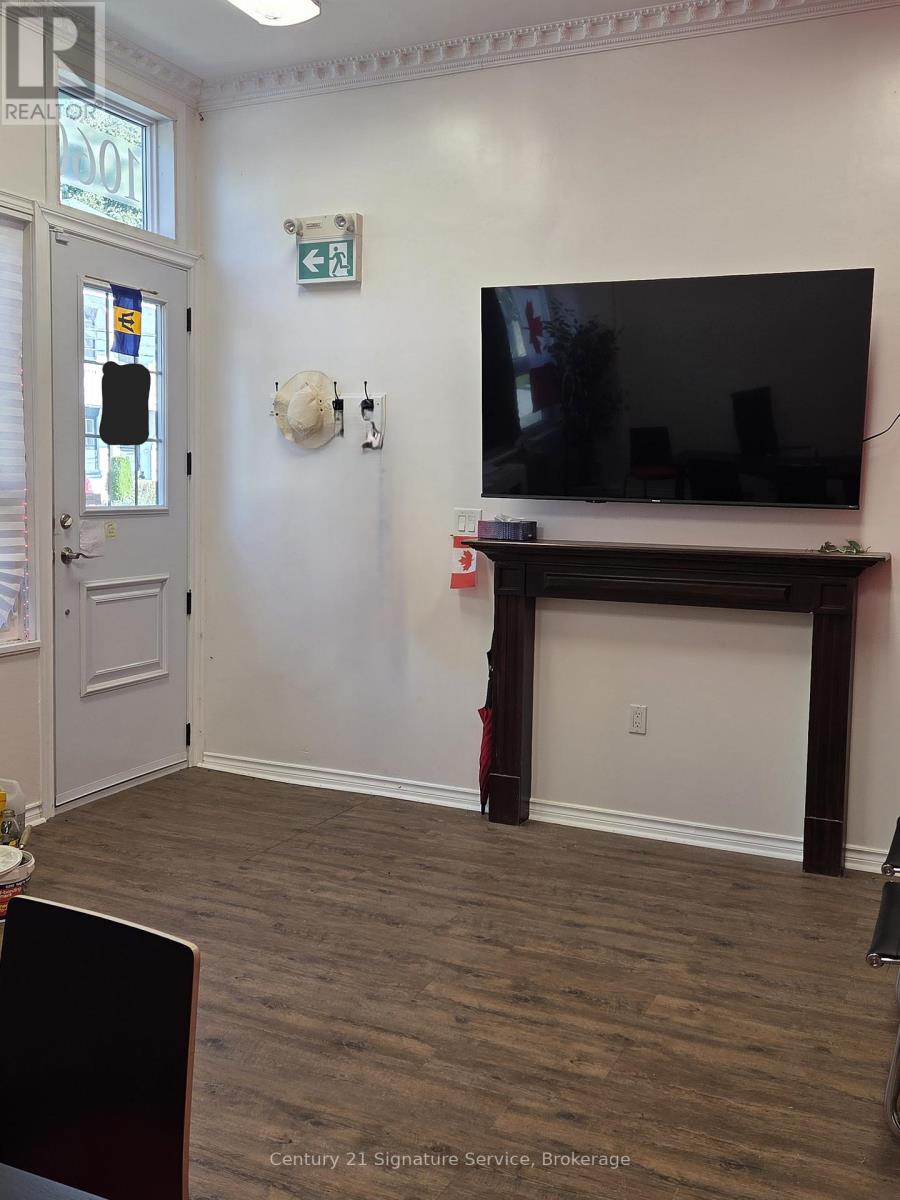 Main Flr - 1060 Old Derry Road, Mississauga, Ontario  L5W 1A1 - Photo 8 - W12780852