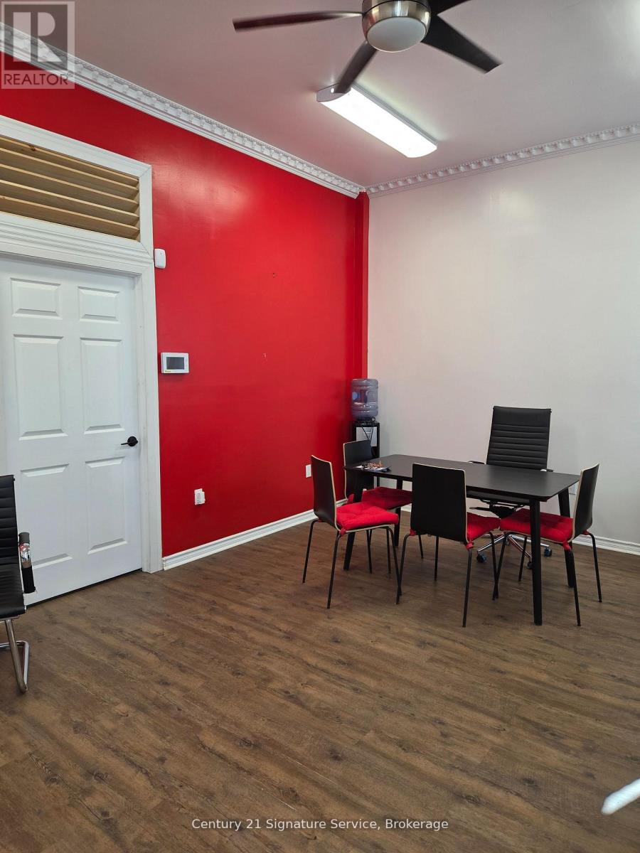 Main Flr - 1060 Old Derry Road, Mississauga, Ontario  L5W 1A1 - Photo 5 - W12780852