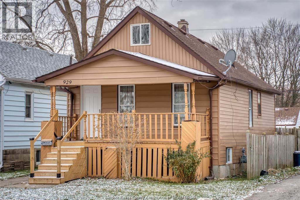 929 Bridge Avenue, Windsor, Ontario N9B 2M8 - Photo 1 - 26003381