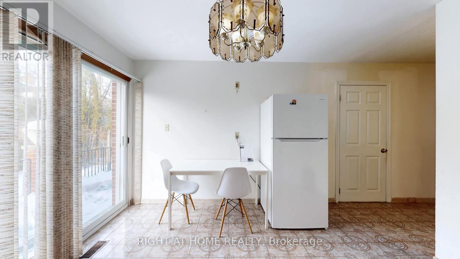 94 Madawaska Avenue, Toronto, Ontario  M2M 2R4 - Photo 32 - C12794804