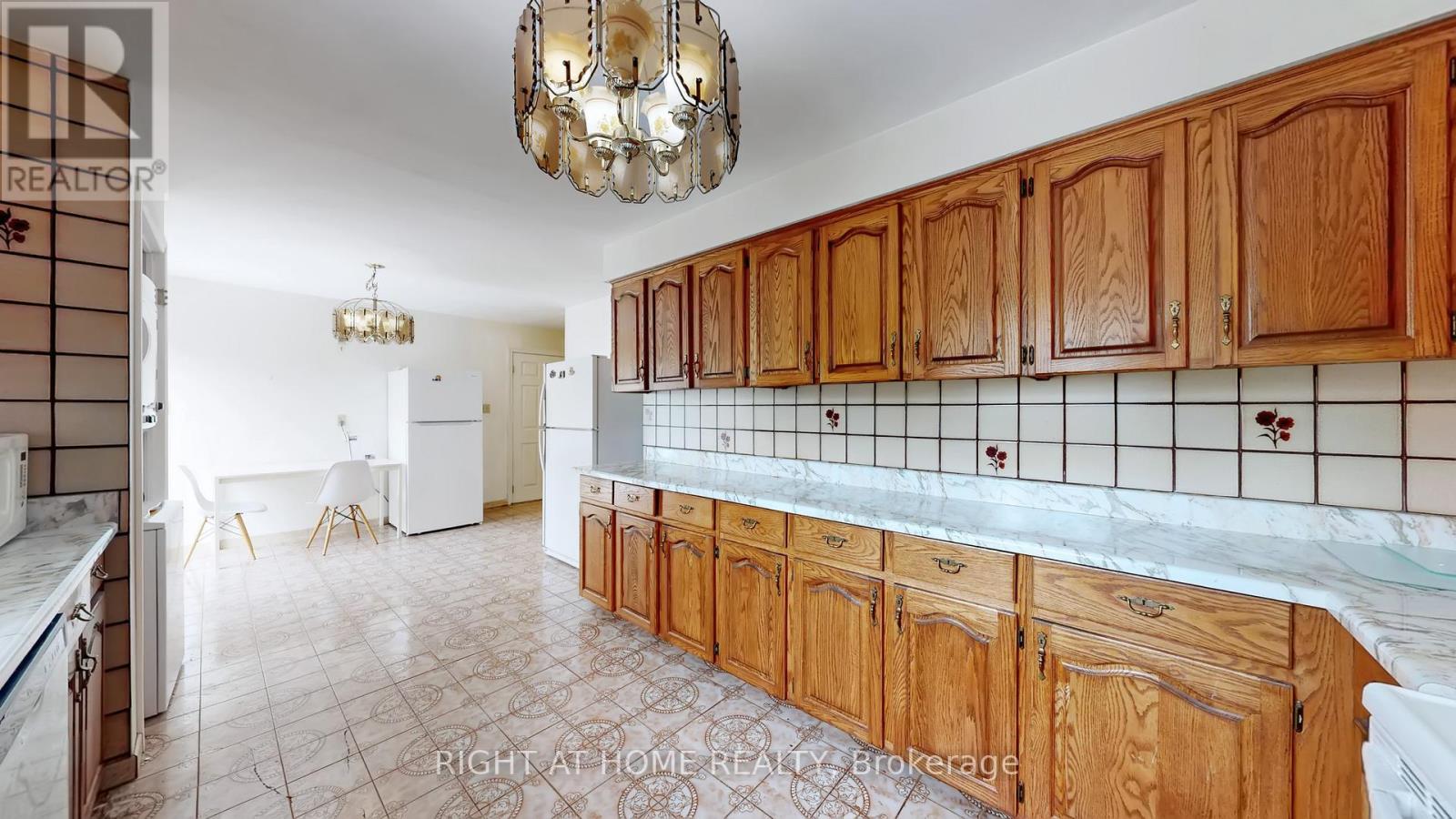 94 Madawaska Avenue, Toronto, Ontario  M2M 2R4 - Photo 36 - C12794804