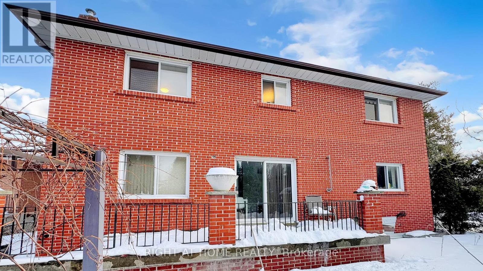 94 Madawaska Avenue, Toronto, Ontario  M2M 2R4 - Photo 7 - C12794804