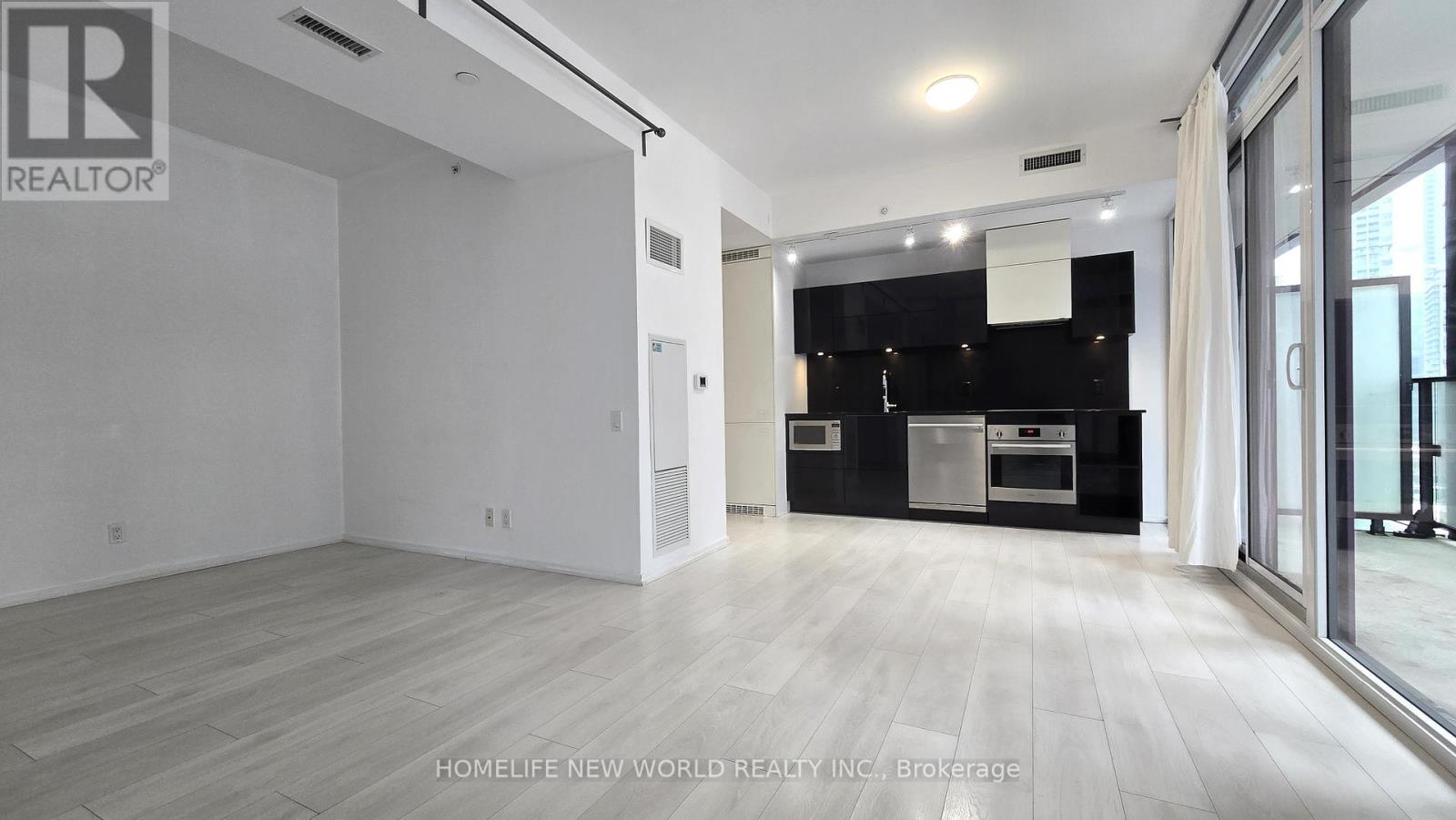 1213 - 125 Peter Street, Toronto, Ontario  M5V 2G9 - Photo 2 - C12794836