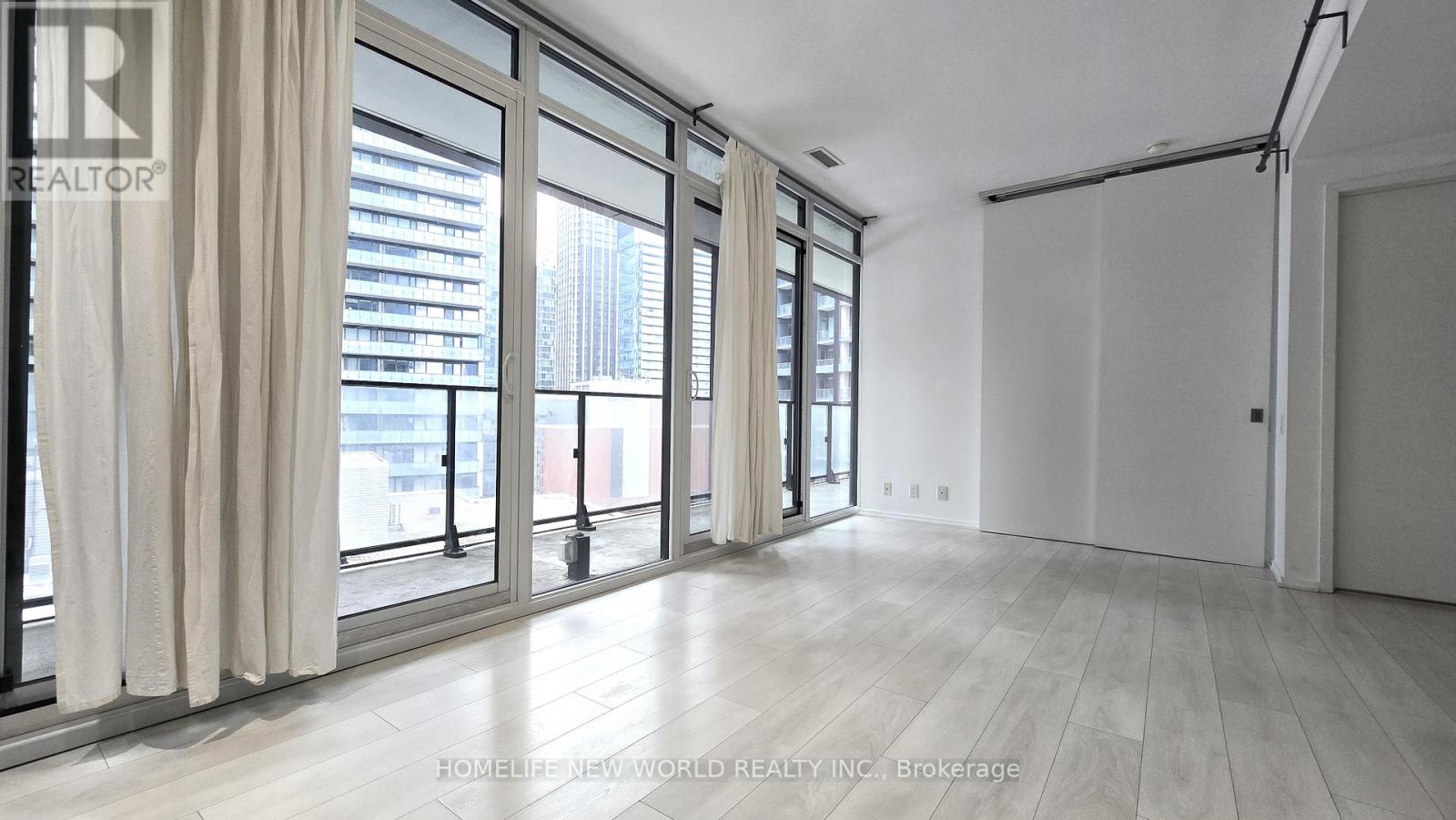 1213 - 125 Peter Street, Toronto, Ontario  M5V 2G9 - Photo 4 - C12794836