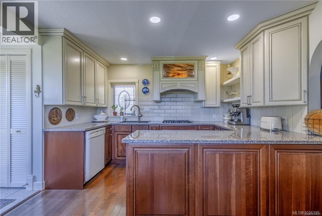 377 Milton St, Nanaimo, British Columbia  V9R 2K8 - Photo 4 - 1026195