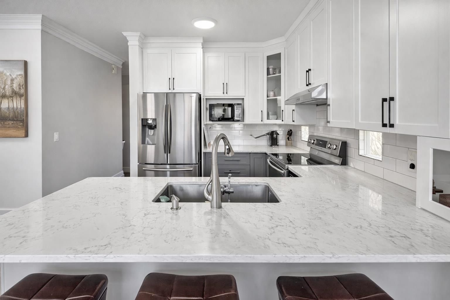 18529 67a Avenue, Surrey, British Columbia  V3S 9B5 - Photo 2 - R3090482