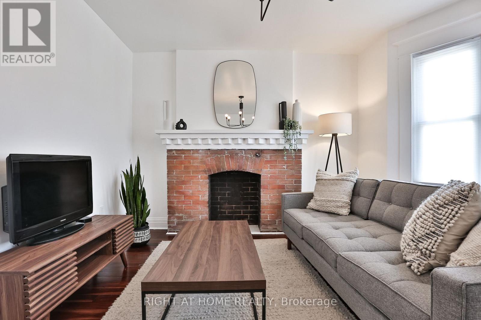 1365 Lansdowne Avenue, Toronto, Ontario  M6H 3Z9 - Photo 11 - W12794630