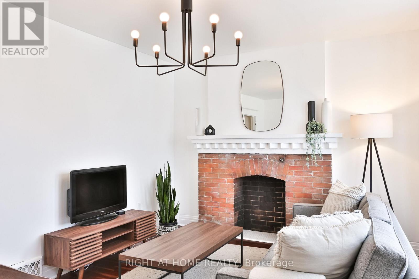 1365 Lansdowne Avenue, Toronto, Ontario  M6H 3Z9 - Photo 13 - W12794630