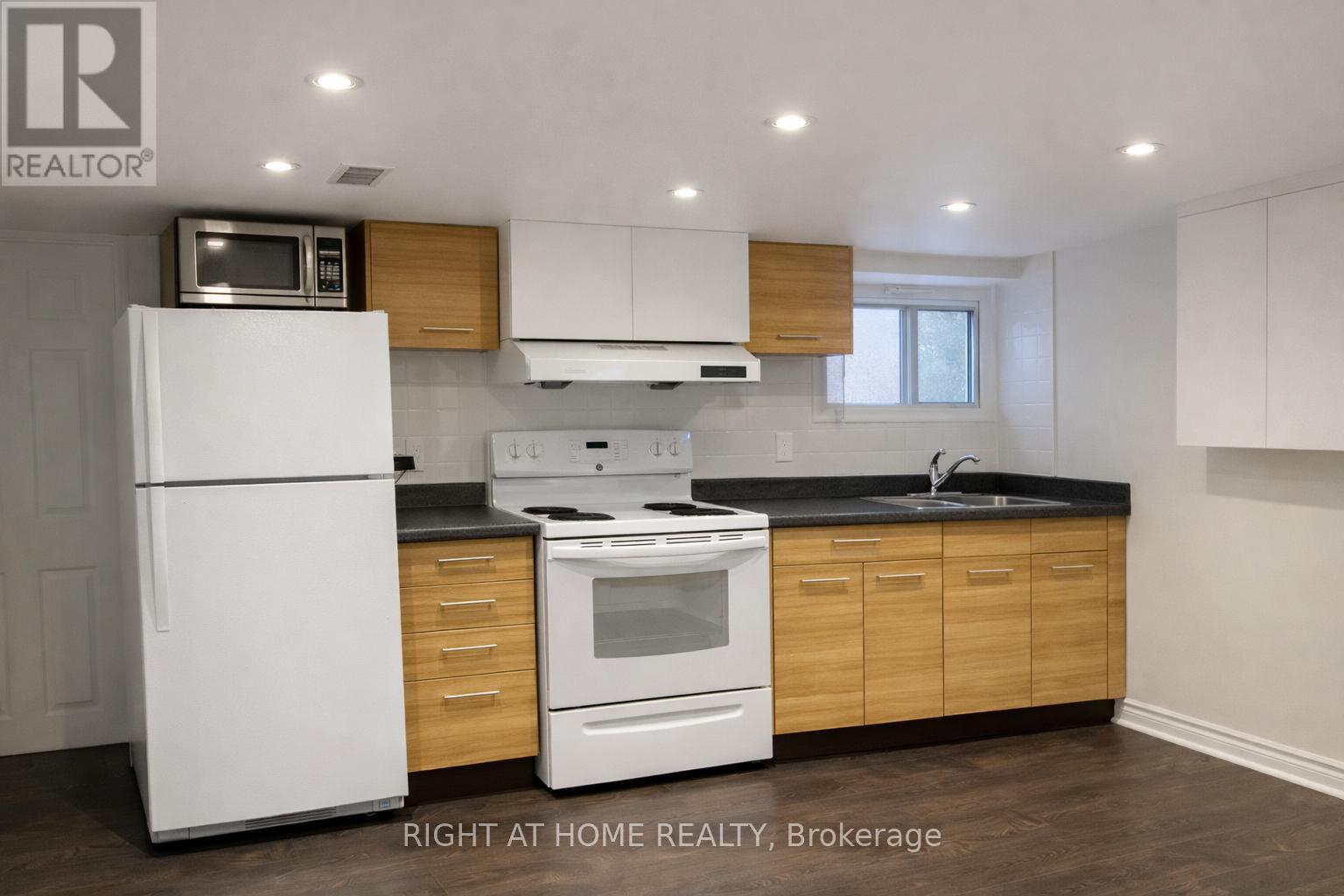 1365 Lansdowne Avenue, Toronto, Ontario  M6H 3Z9 - Photo 40 - W12794630