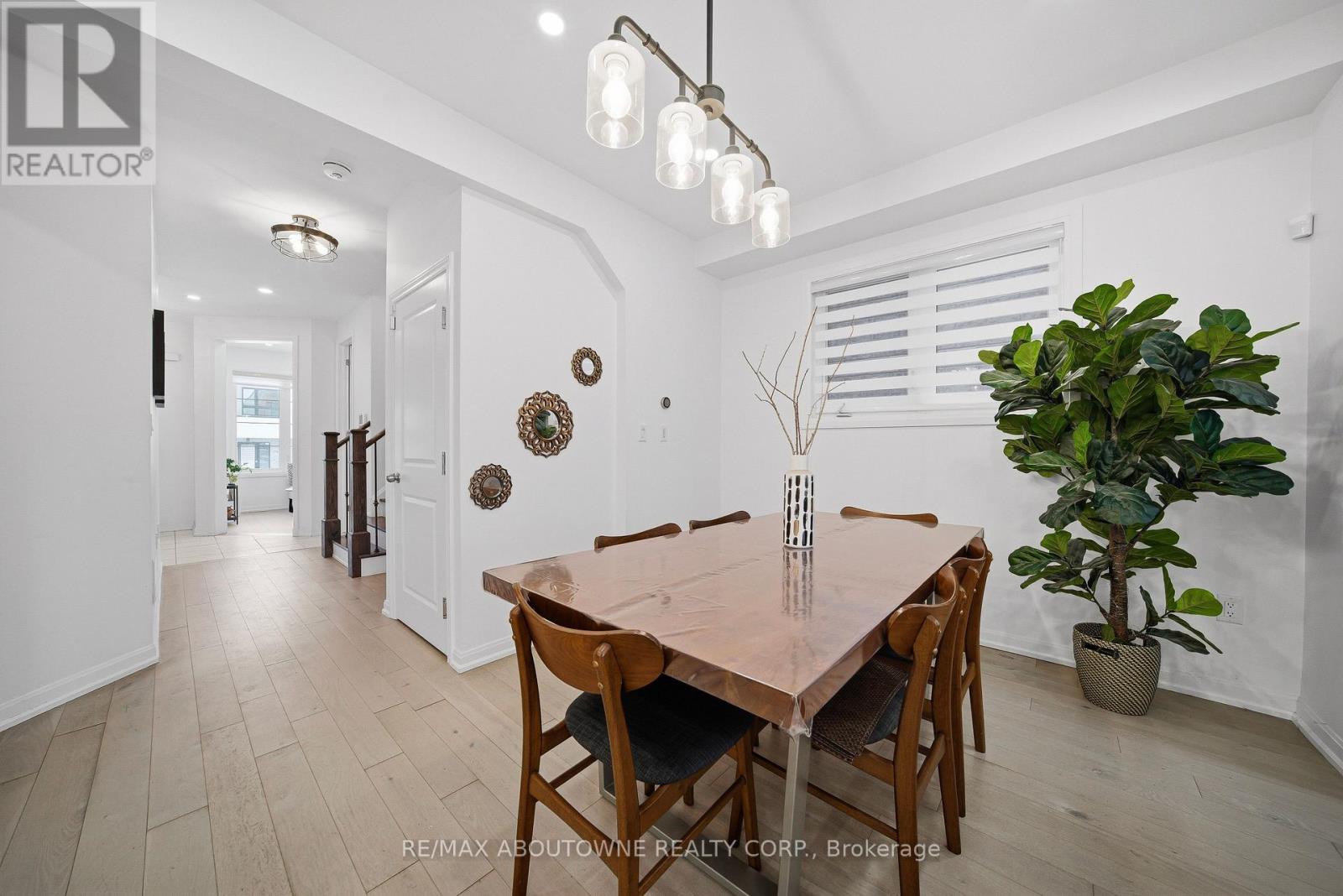 Upper - 275 Ironside Drive, Oakville, Ontario  L6M 1R1 - Photo 11 - W12794756