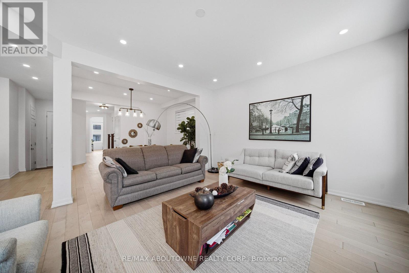 Upper - 275 Ironside Drive, Oakville, Ontario  L6M 1R1 - Photo 13 - W12794756