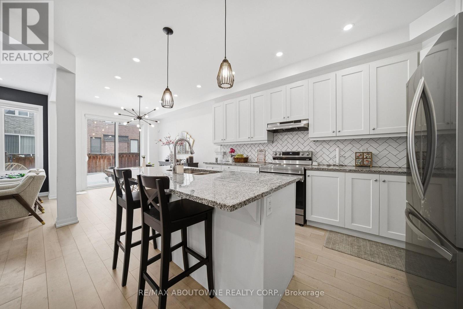 Upper - 275 Ironside Drive, Oakville, Ontario  L6M 1R1 - Photo 18 - W12794756