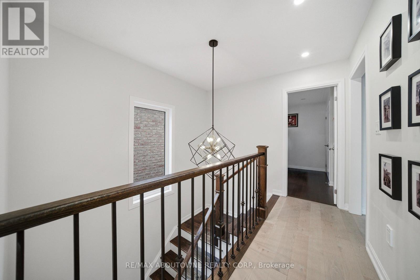 Upper - 275 Ironside Drive, Oakville, Ontario  L6M 1R1 - Photo 20 - W12794756