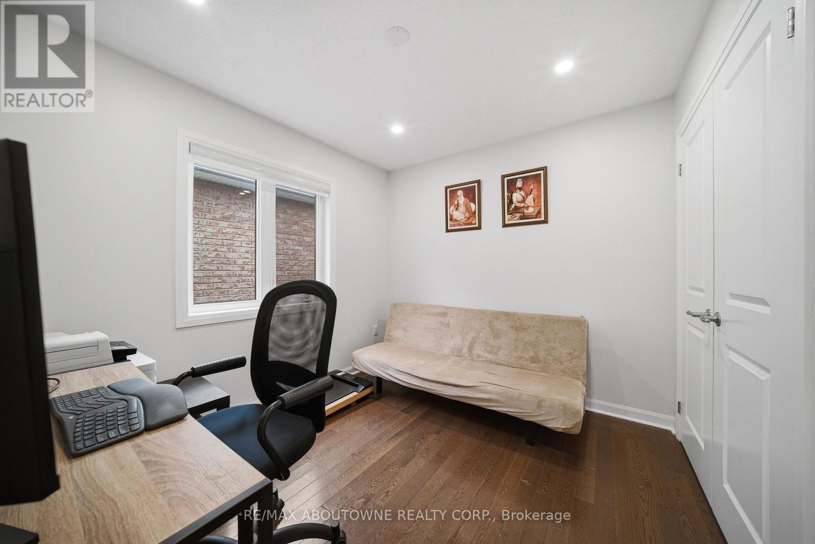 Upper - 275 Ironside Drive, Oakville, Ontario  L6M 1R1 - Photo 21 - W12794756