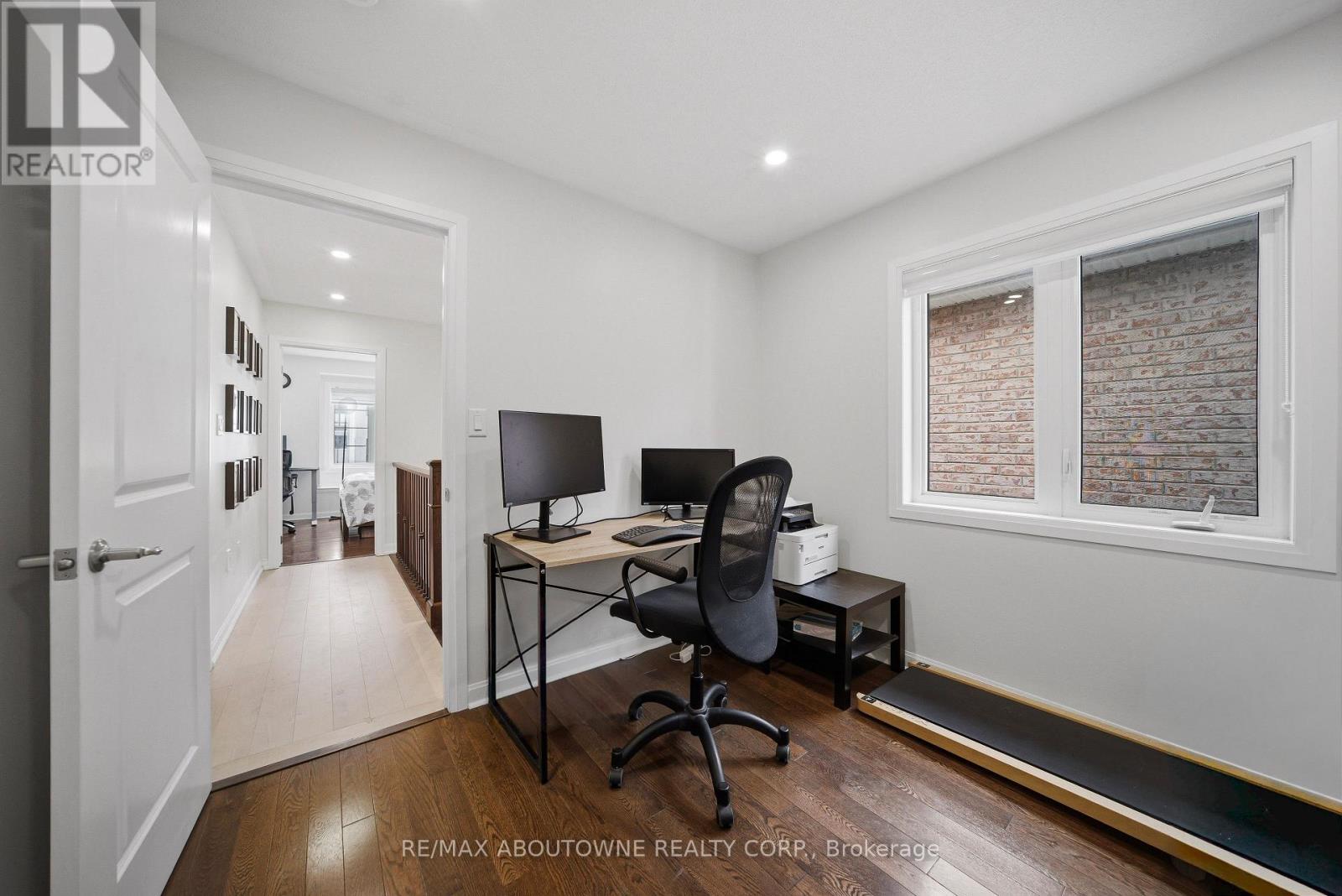 Upper - 275 Ironside Drive, Oakville, Ontario  L6M 1R1 - Photo 22 - W12794756