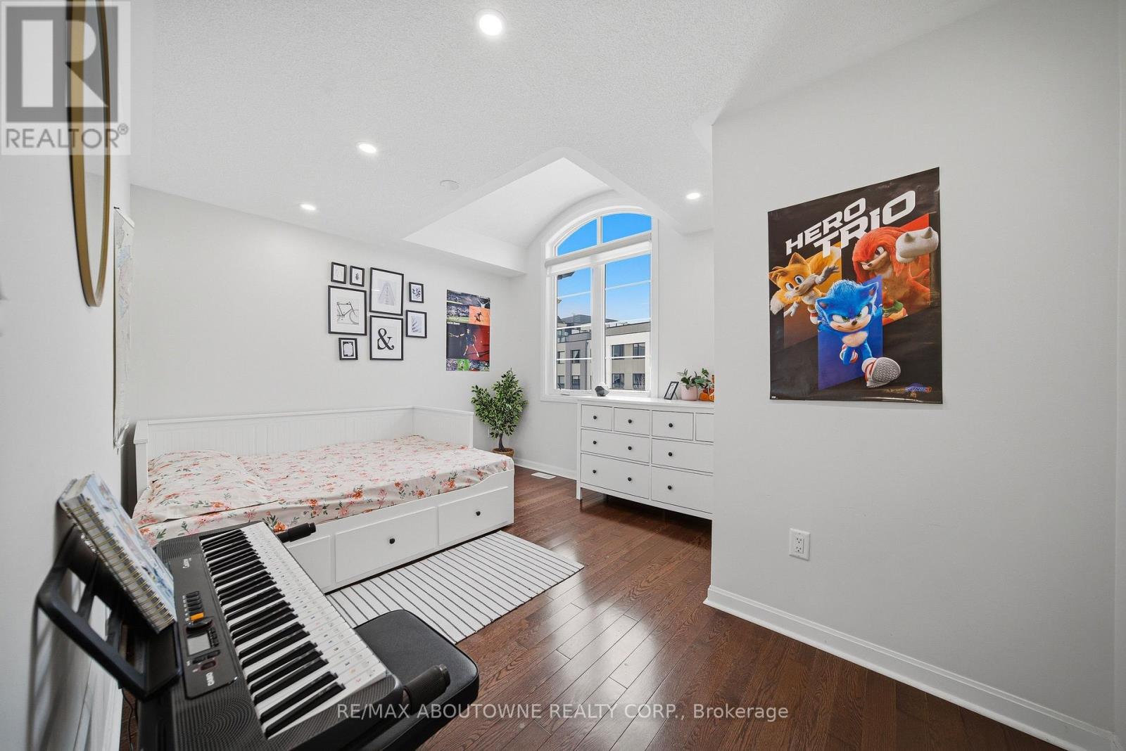 Upper - 275 Ironside Drive, Oakville, Ontario  L6M 1R1 - Photo 23 - W12794756