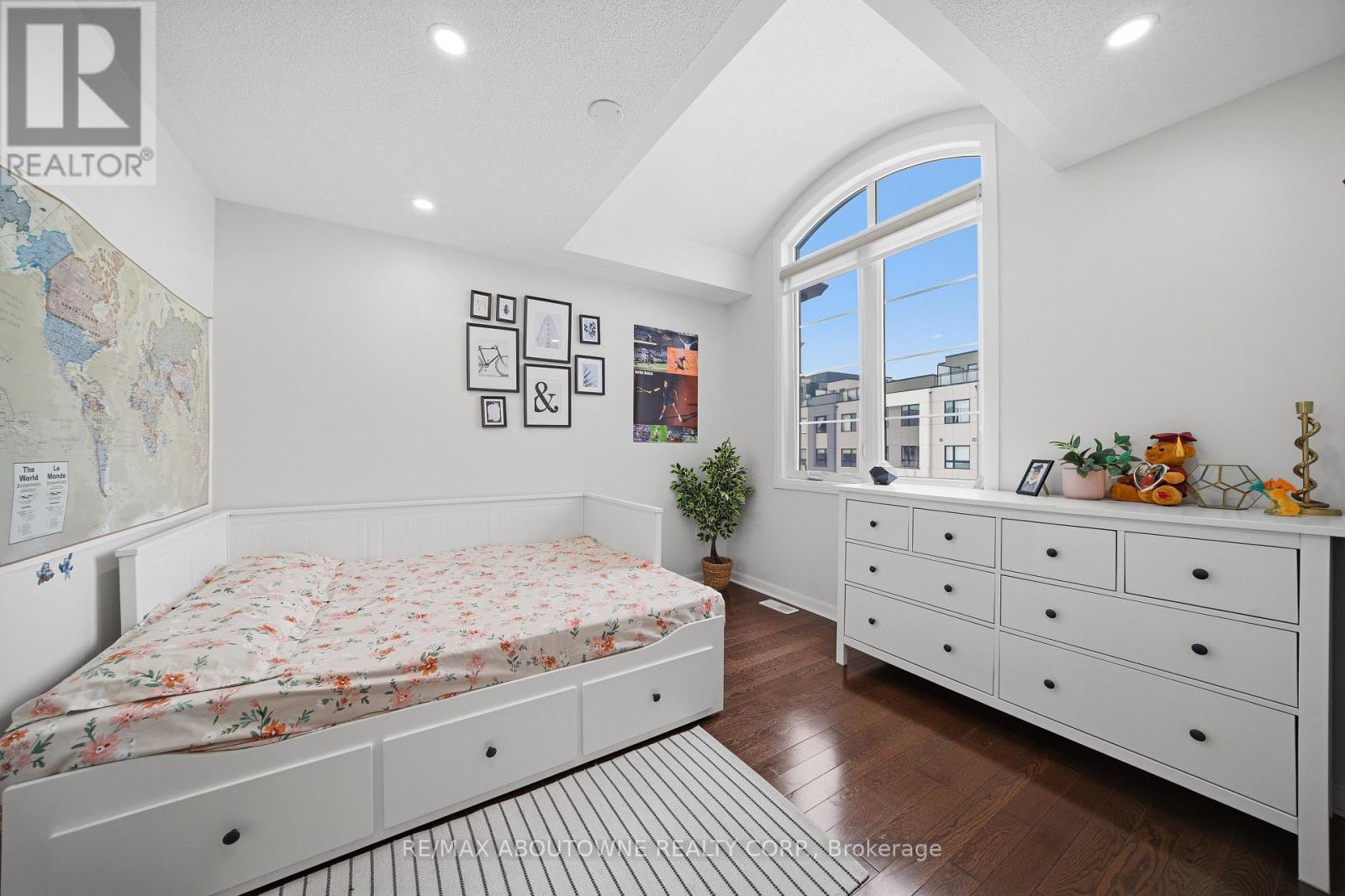 Upper - 275 Ironside Drive, Oakville, Ontario  L6M 1R1 - Photo 24 - W12794756