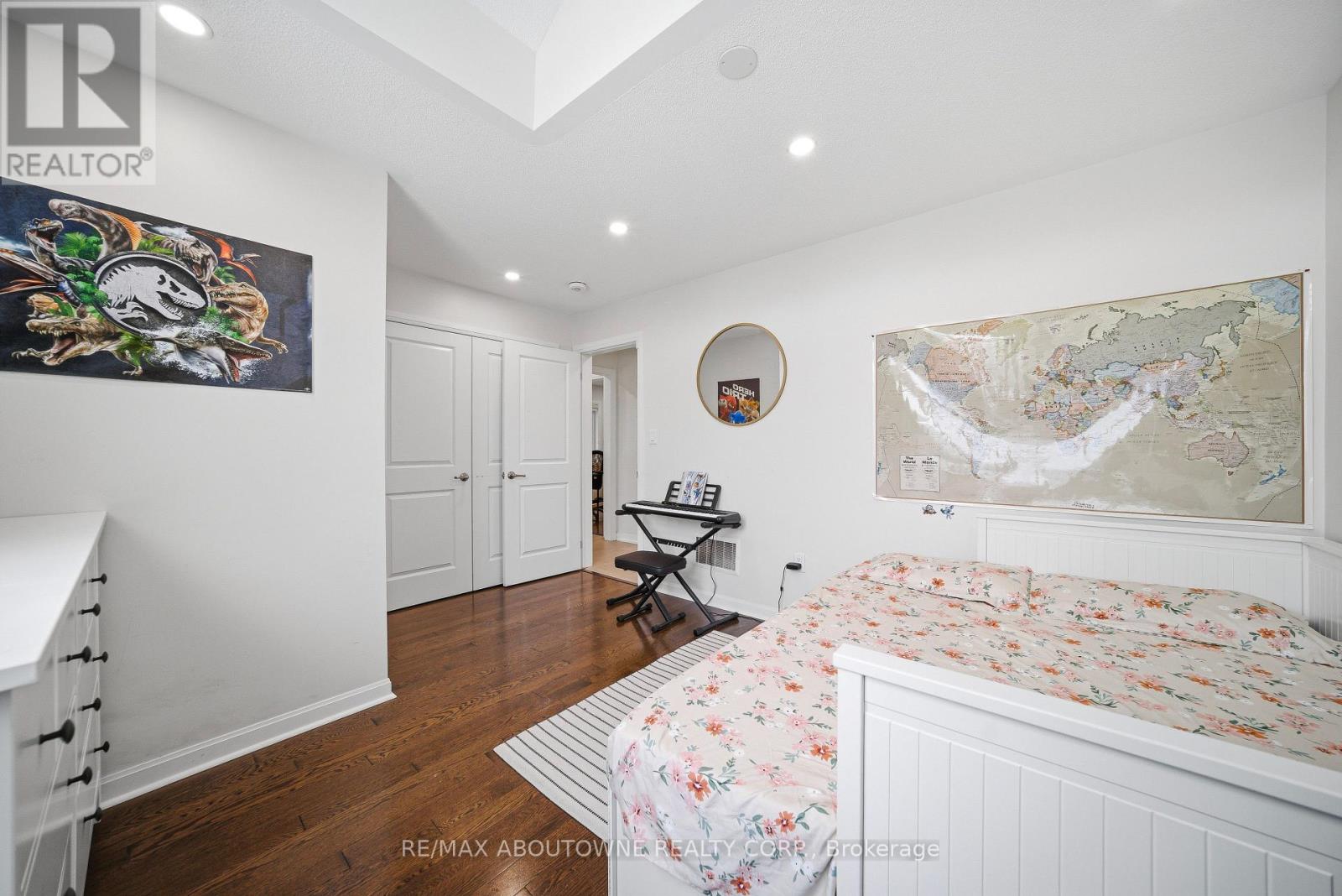 Upper - 275 Ironside Drive, Oakville, Ontario  L6M 1R1 - Photo 25 - W12794756