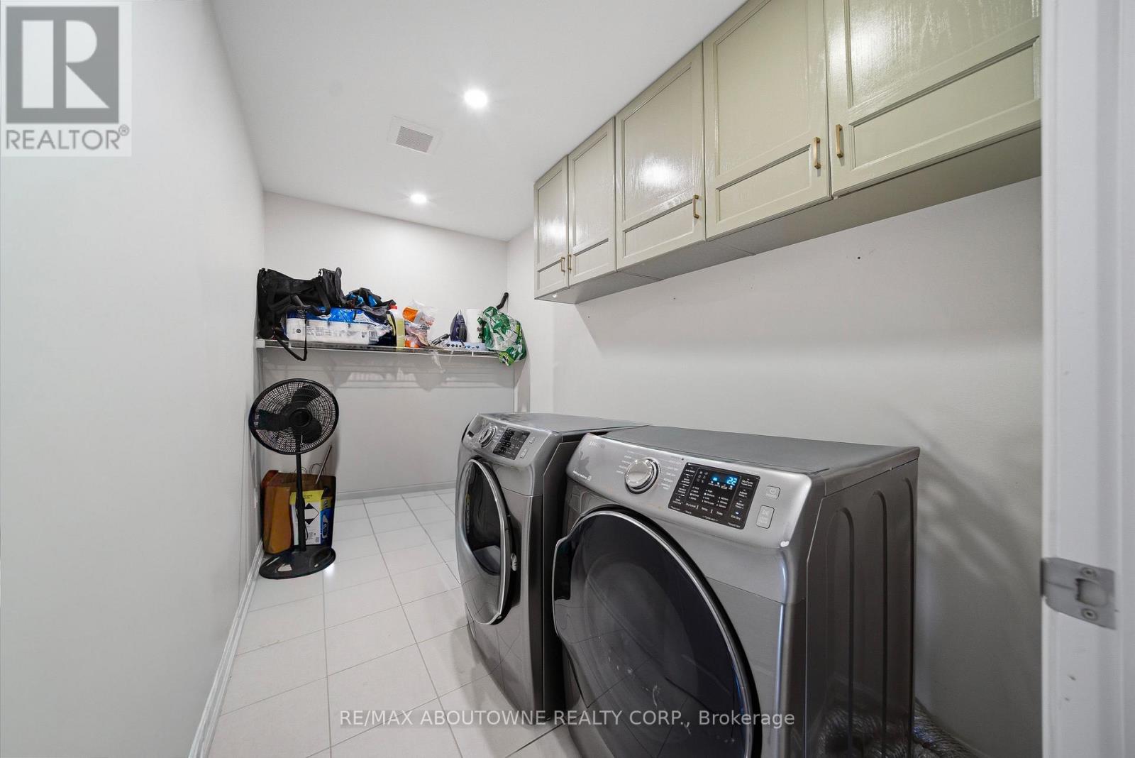 Upper - 275 Ironside Drive, Oakville, Ontario  L6M 1R1 - Photo 27 - W12794756