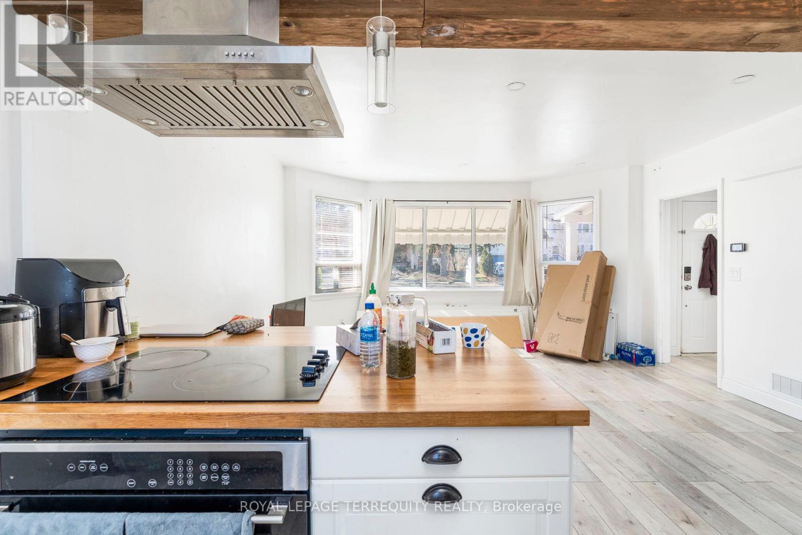 64 Pelmo Crescent, Toronto, Ontario  M9N 2X5 - Photo 11 - W12794808