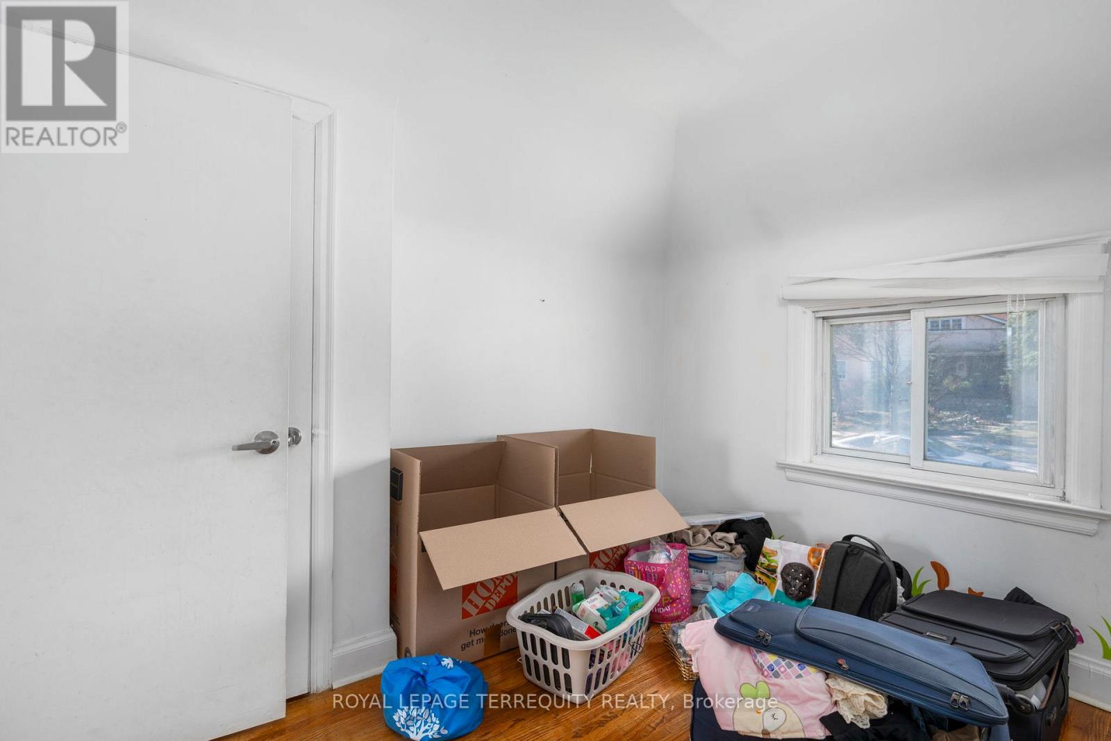 64 Pelmo Crescent, Toronto, Ontario  M9N 2X5 - Photo 15 - W12794808