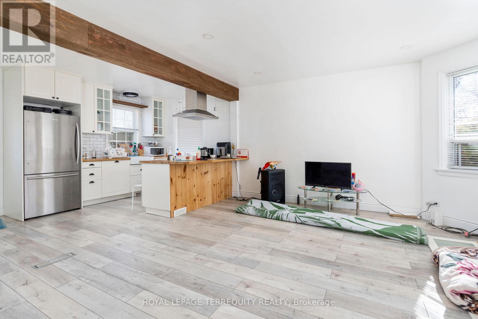 64 Pelmo Crescent, Toronto, Ontario  M9N 2X5 - Photo 4 - W12794808