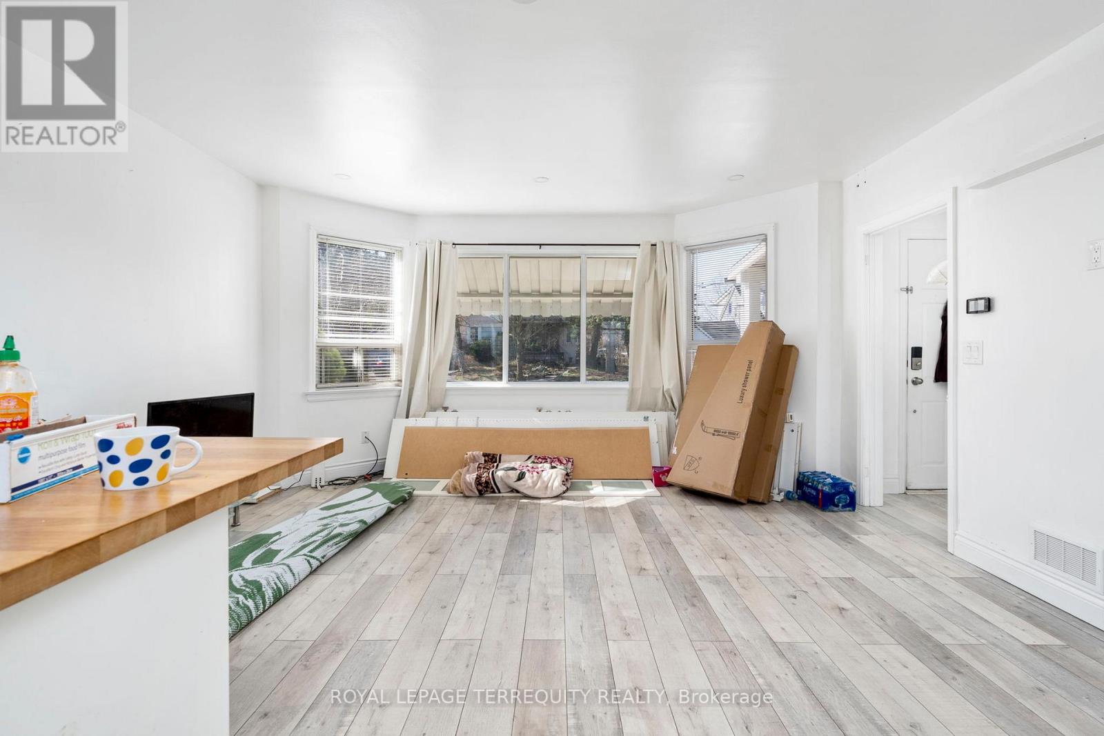 64 Pelmo Crescent, Toronto, Ontario  M9N 2X5 - Photo 6 - W12794808