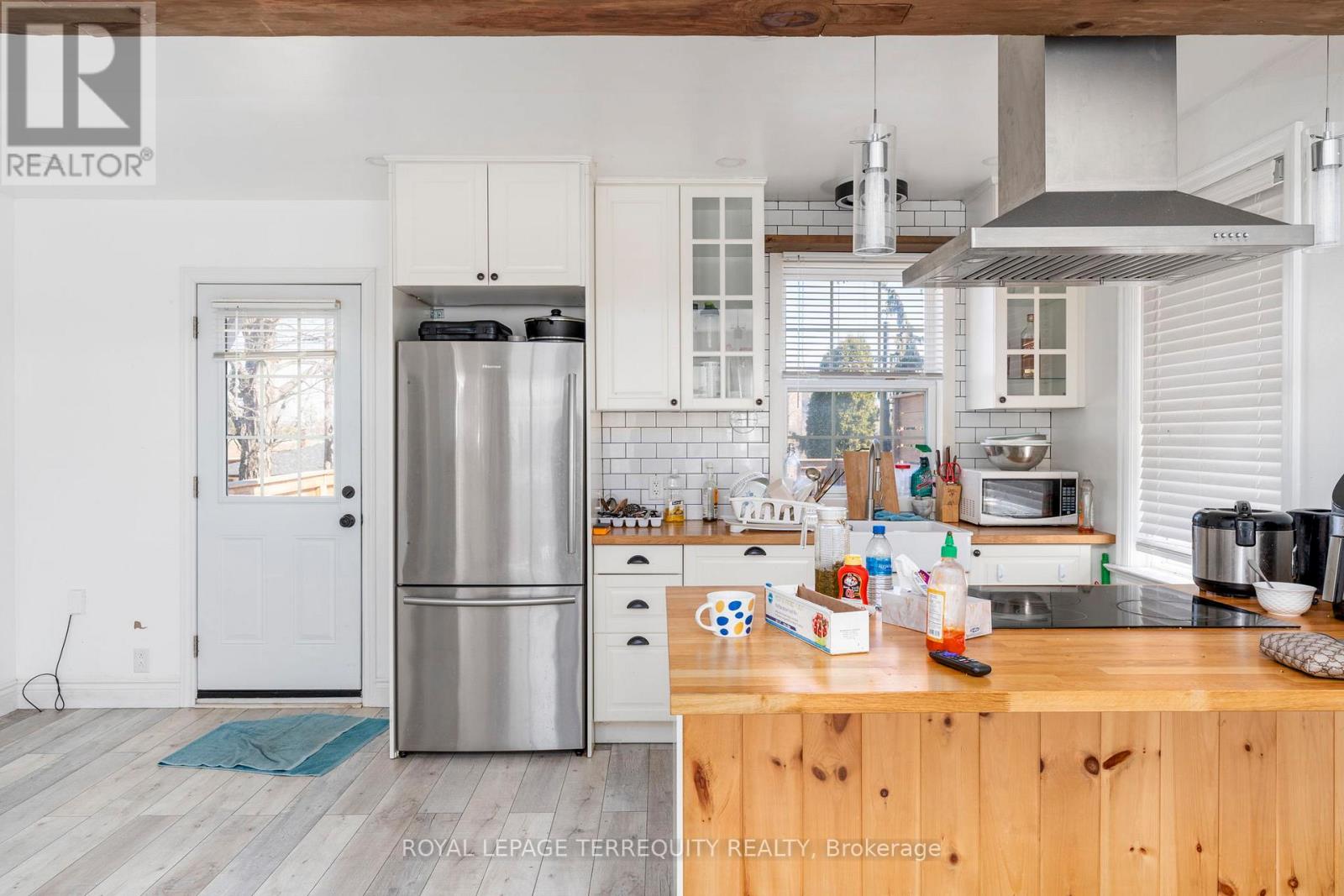 64 Pelmo Crescent, Toronto, Ontario  M9N 2X5 - Photo 7 - W12794808