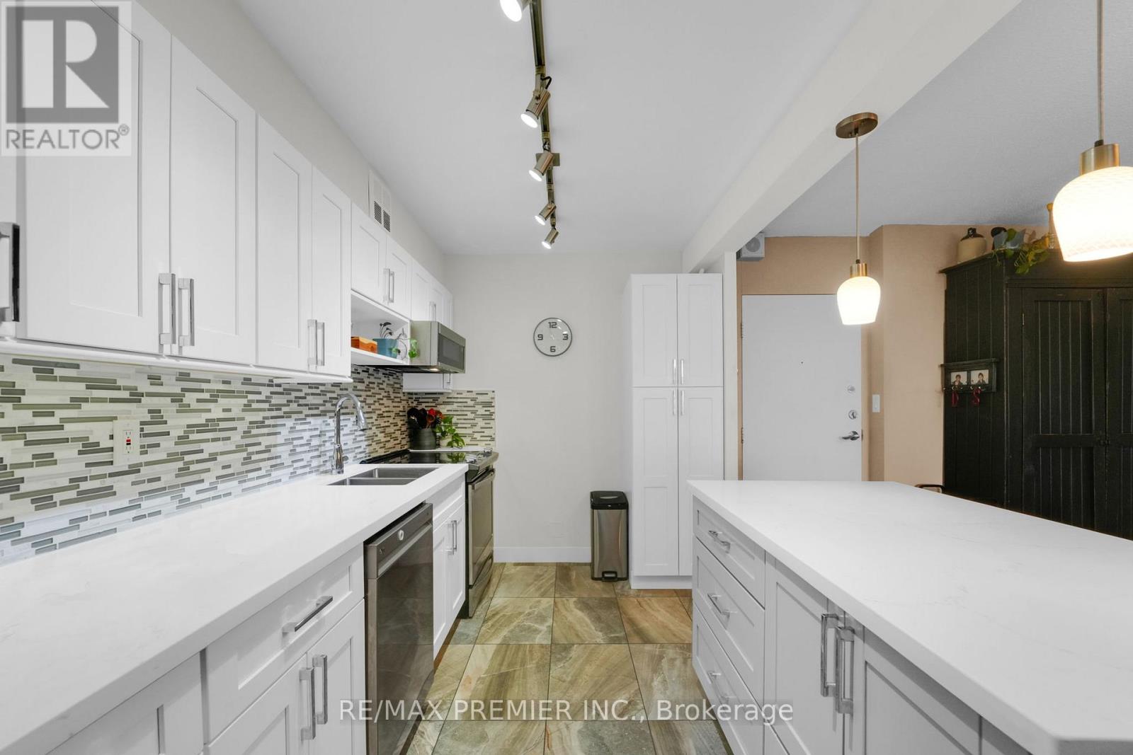 904 - 250 Scarlett Road, Toronto, Ontario  M6N 4X5 - Photo 10 - W12794842