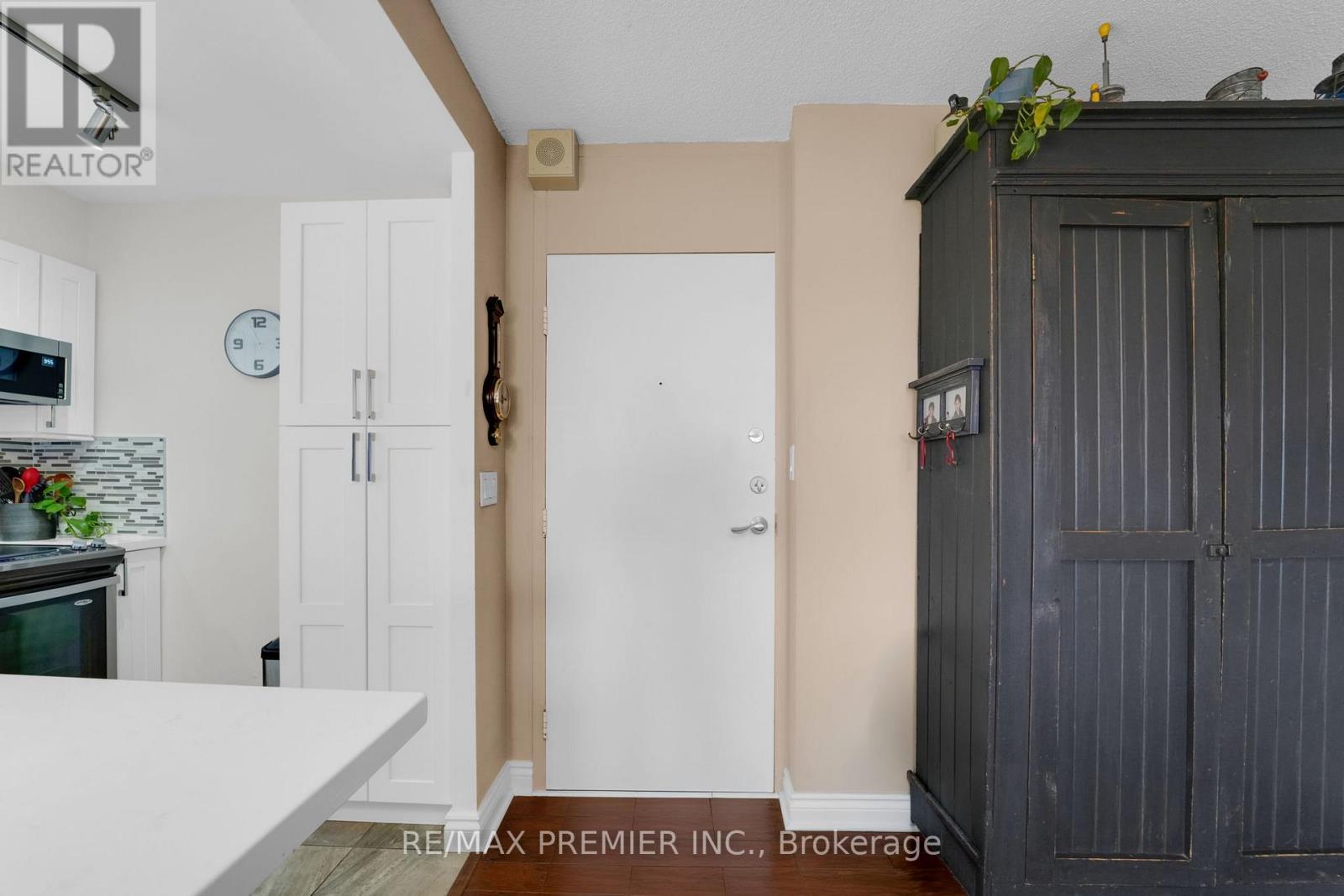 904 - 250 Scarlett Road, Toronto, Ontario  M6N 4X5 - Photo 5 - W12794842