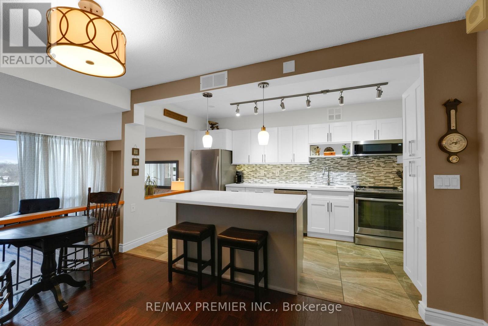 904 - 250 Scarlett Road, Toronto, Ontario  M6N 4X5 - Photo 8 - W12794842