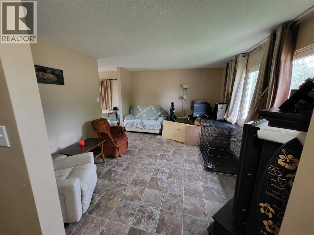 2161 Palm Road S, Lethbridge, Alberta  T1K 3N9 - Photo 3 - A2286972