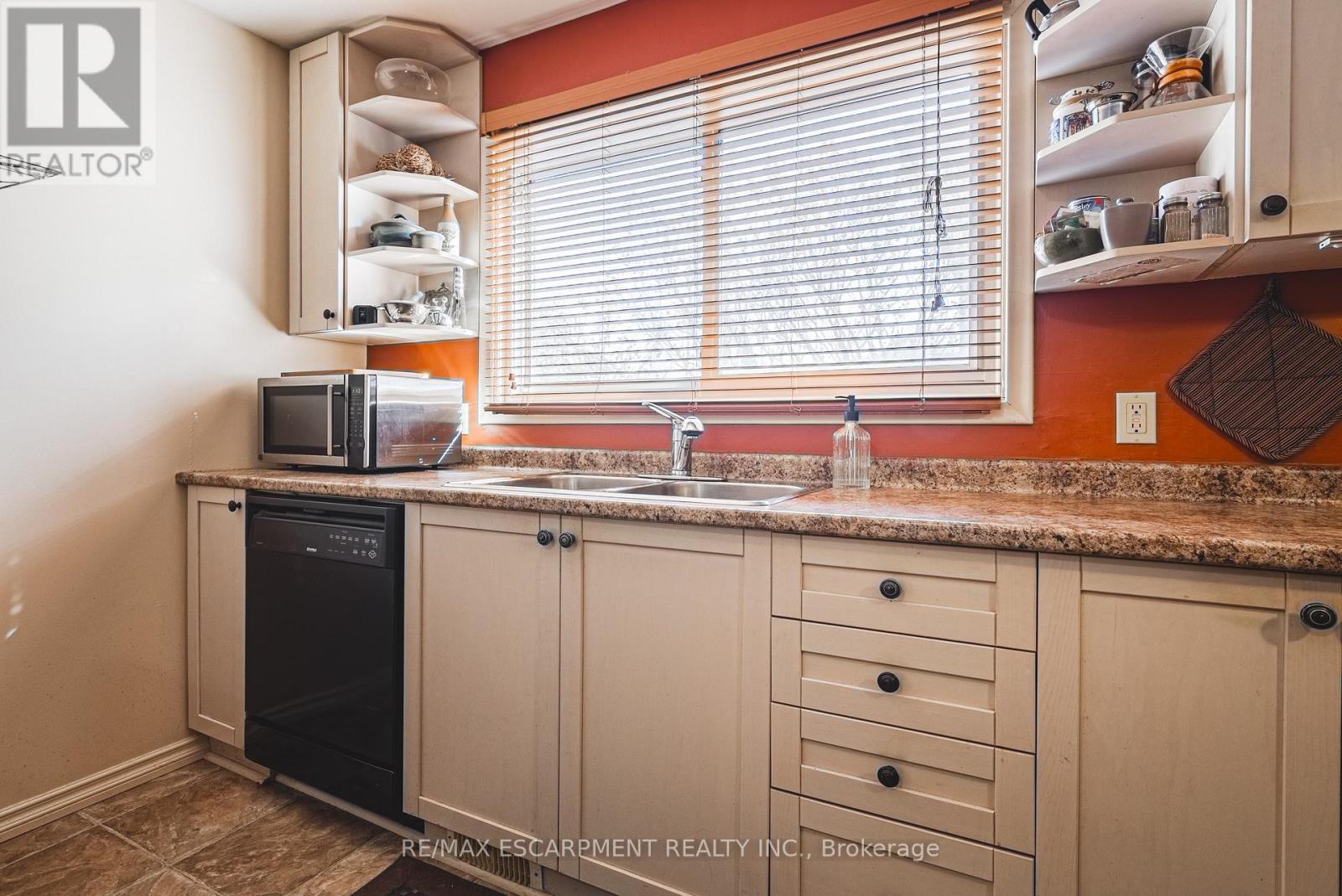 28 Munn Street, Hamilton (Raleigh), Ontario  L8V 1J9 - Photo 8 - X12794774