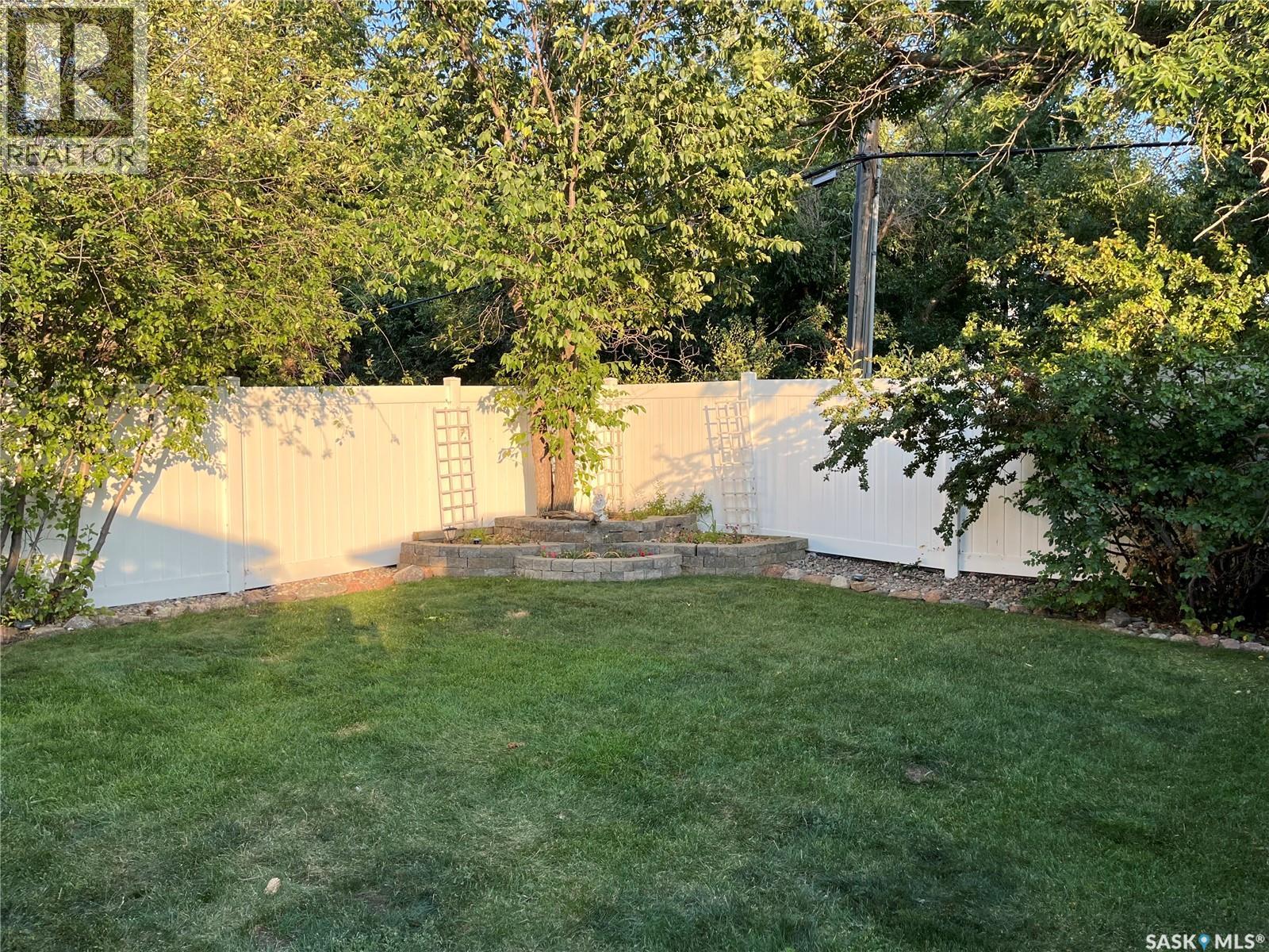 207 Dominion Road, Assiniboia, Saskatchewan  S0H 0B0 - Photo 10 - SK028694