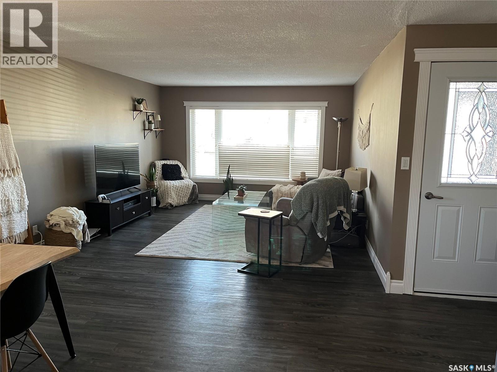 207 Dominion Road, Assiniboia, Saskatchewan  S0H 0B0 - Photo 15 - SK028694