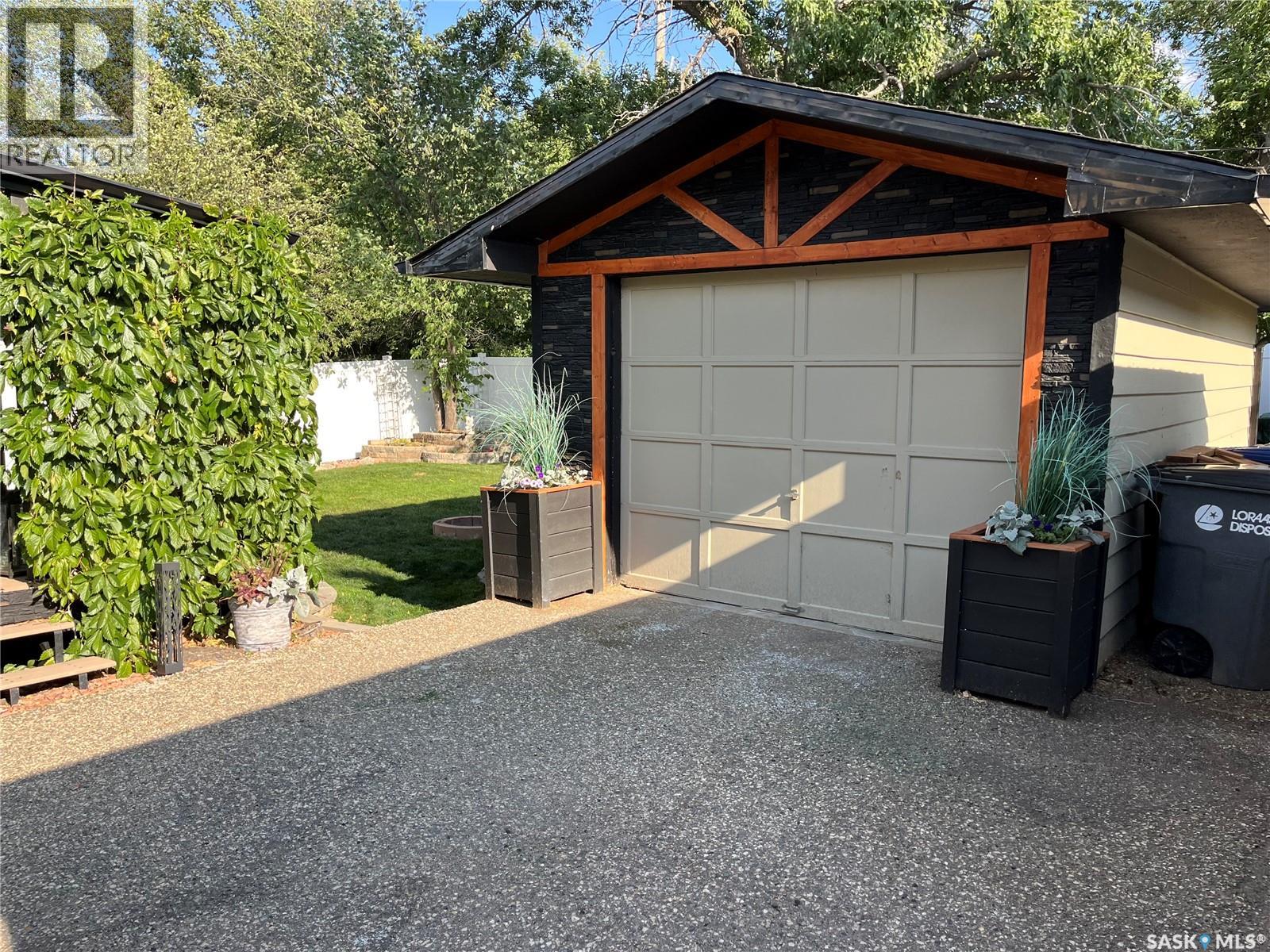 207 Dominion Road, Assiniboia, Saskatchewan  S0H 0B0 - Photo 5 - SK028694